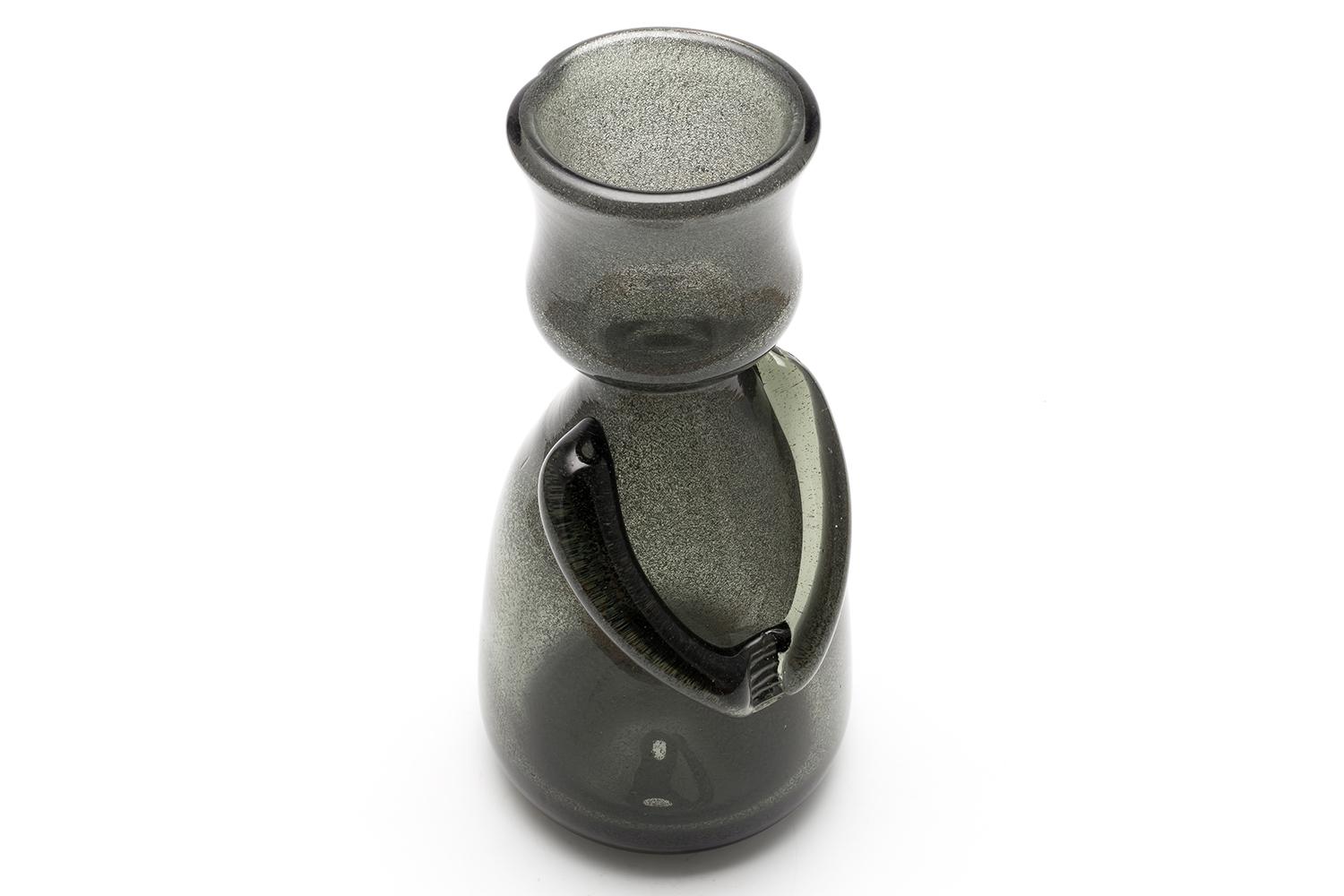Metà XX secolo Erik Höglund / BOTTIGLIA DI PERSONE (CARBORUNDUM GRIGIO) H888 / Boda Glasbruk / Anni '50 in vendita