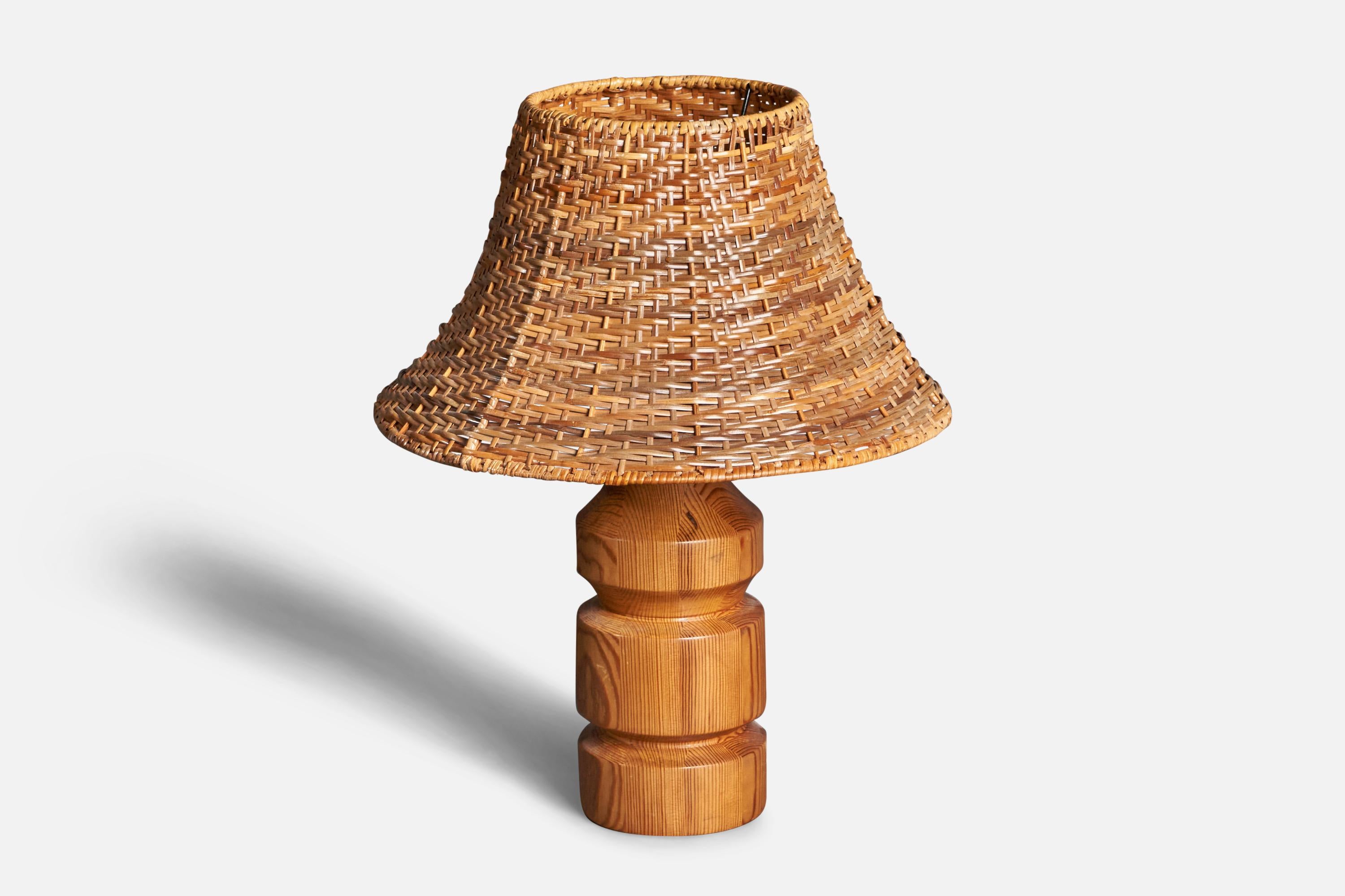 Mid-Century Modern Erik Höglund, Sizable Table Lamp, Turned Pine, Rattan, Sweden, 1960s For Sale