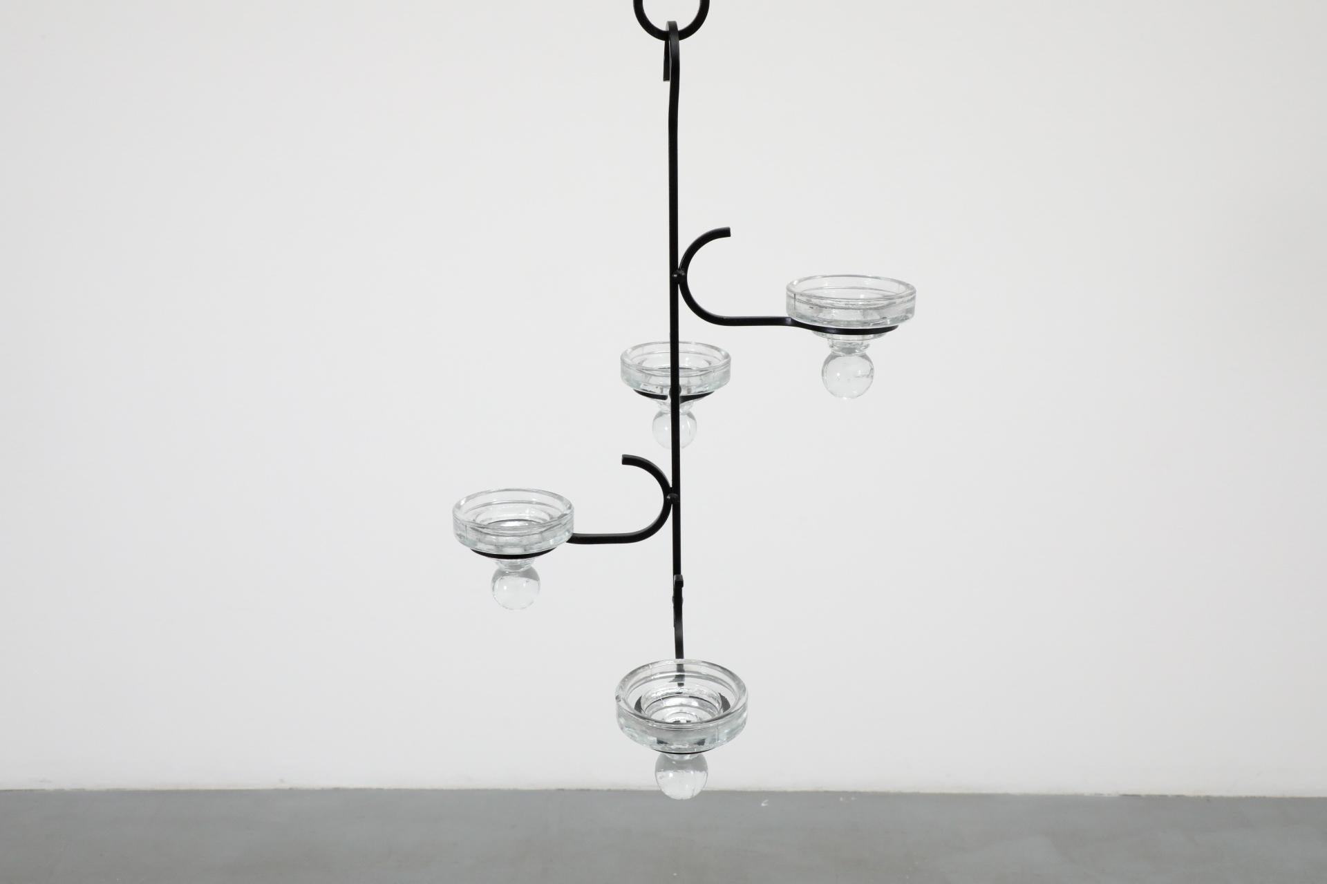 Candelabro colgante de hierro forjado estilo Erik Höglund con portavotivas de vidrio con clavijas en venta 8