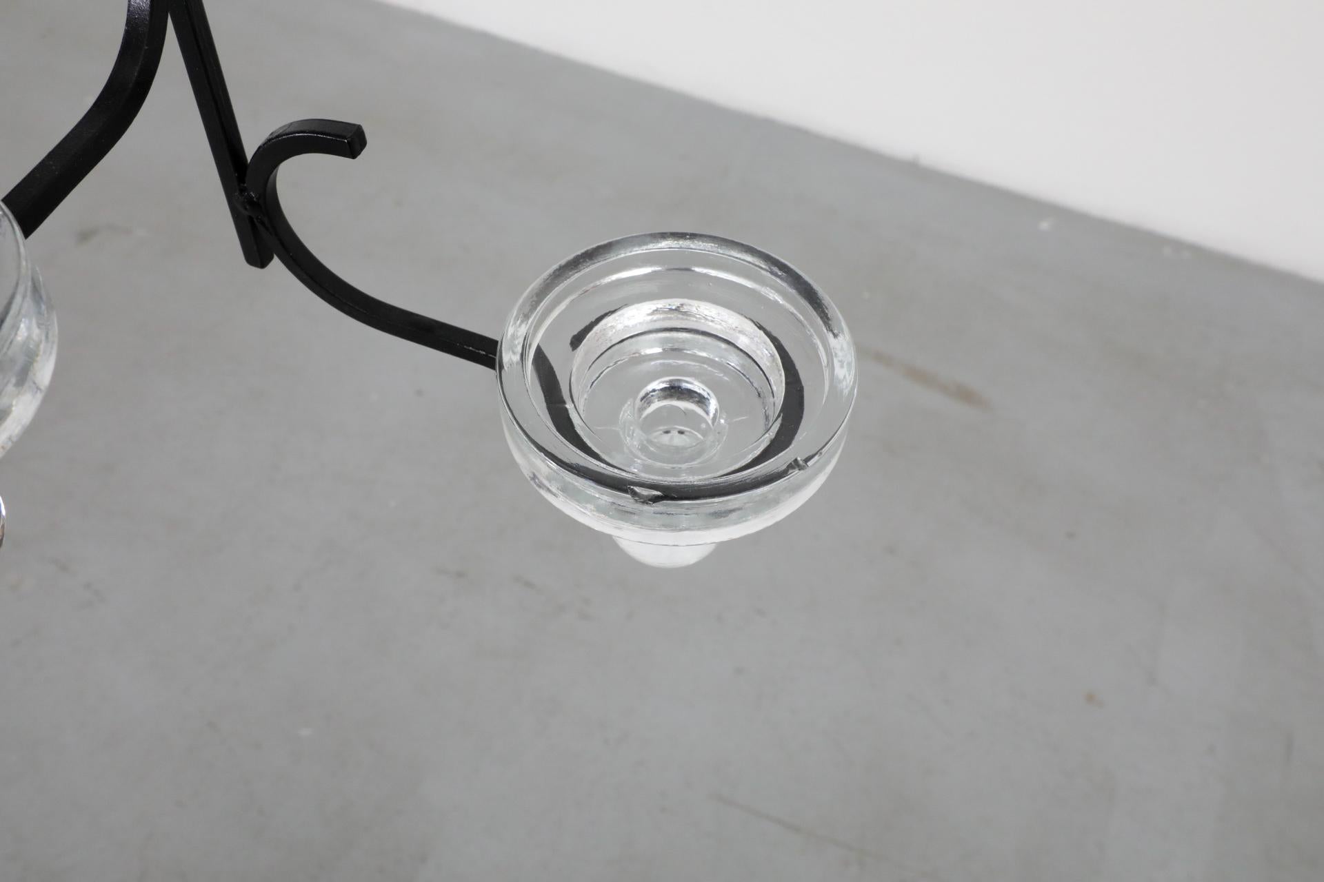 Candelabro colgante de hierro forjado estilo Erik Höglund con portavotivas de vidrio con clavijas en venta 9