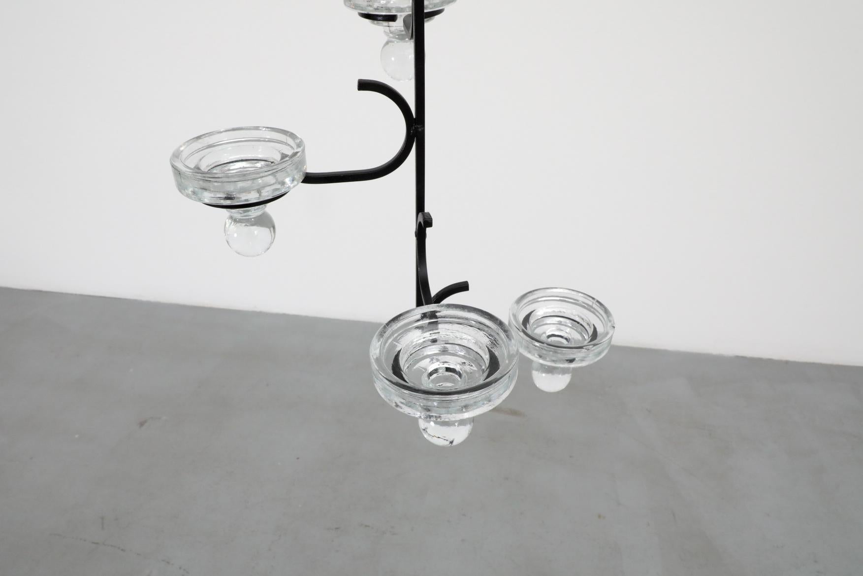 Candelabro colgante de hierro forjado estilo Erik Höglund con portavotivas de vidrio con clavijas en venta 1