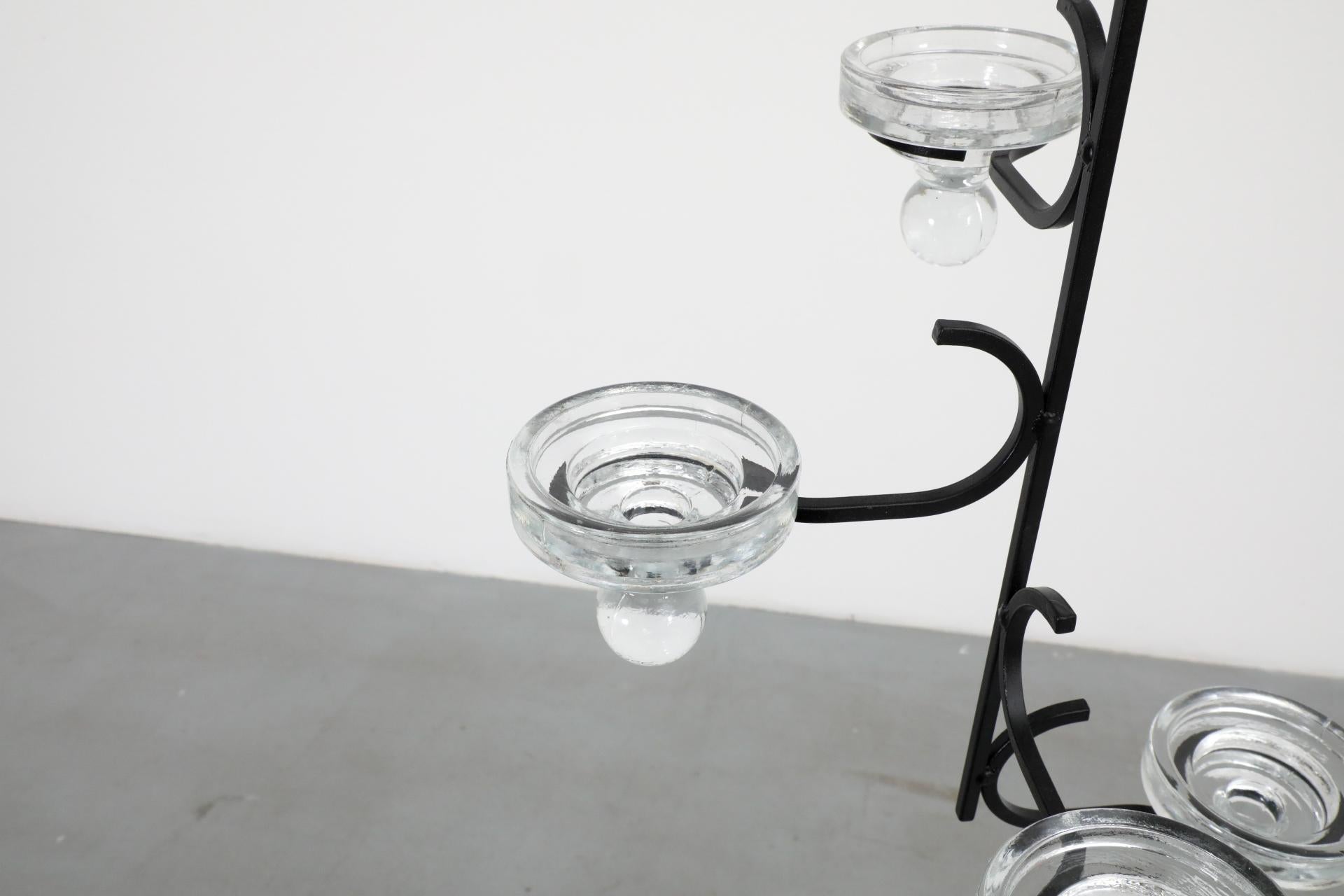 Candelabro colgante de hierro forjado estilo Erik Höglund con portavotivas de vidrio con clavijas en venta 2