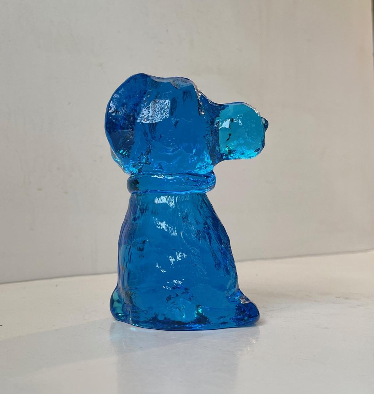 A rare blue dog figurine in hand-thrown glass. It catches and reflects light and the sun so beautifully. This design is attributed to Erik Höglund and probably made at Kosta Boda in Sweden during the 1960s or 70s. Height: 13.5 cm.