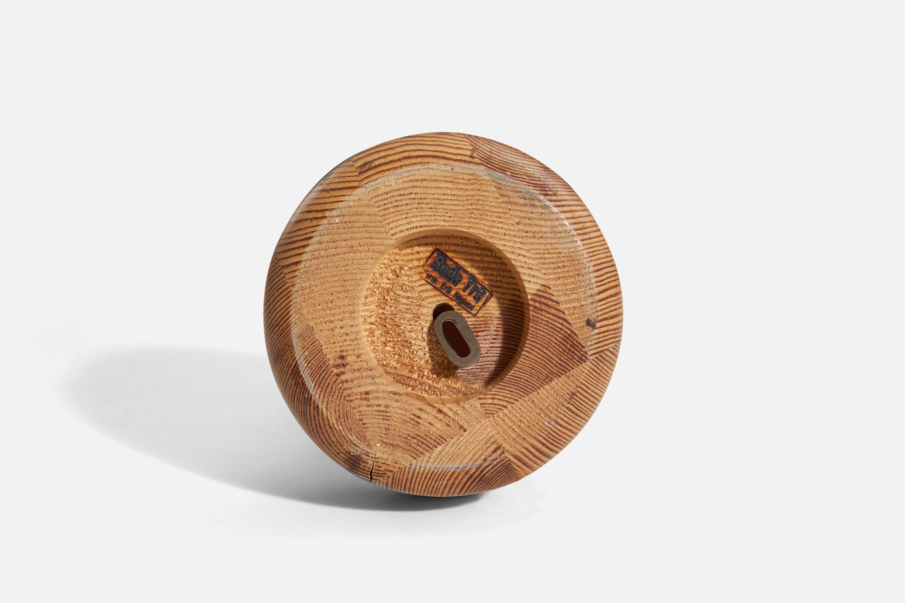 Erik Höglund, Table Lamp, Pine, Boda Trä, Sweden, c. 1960s In Good Condition For Sale In High Point, NC
