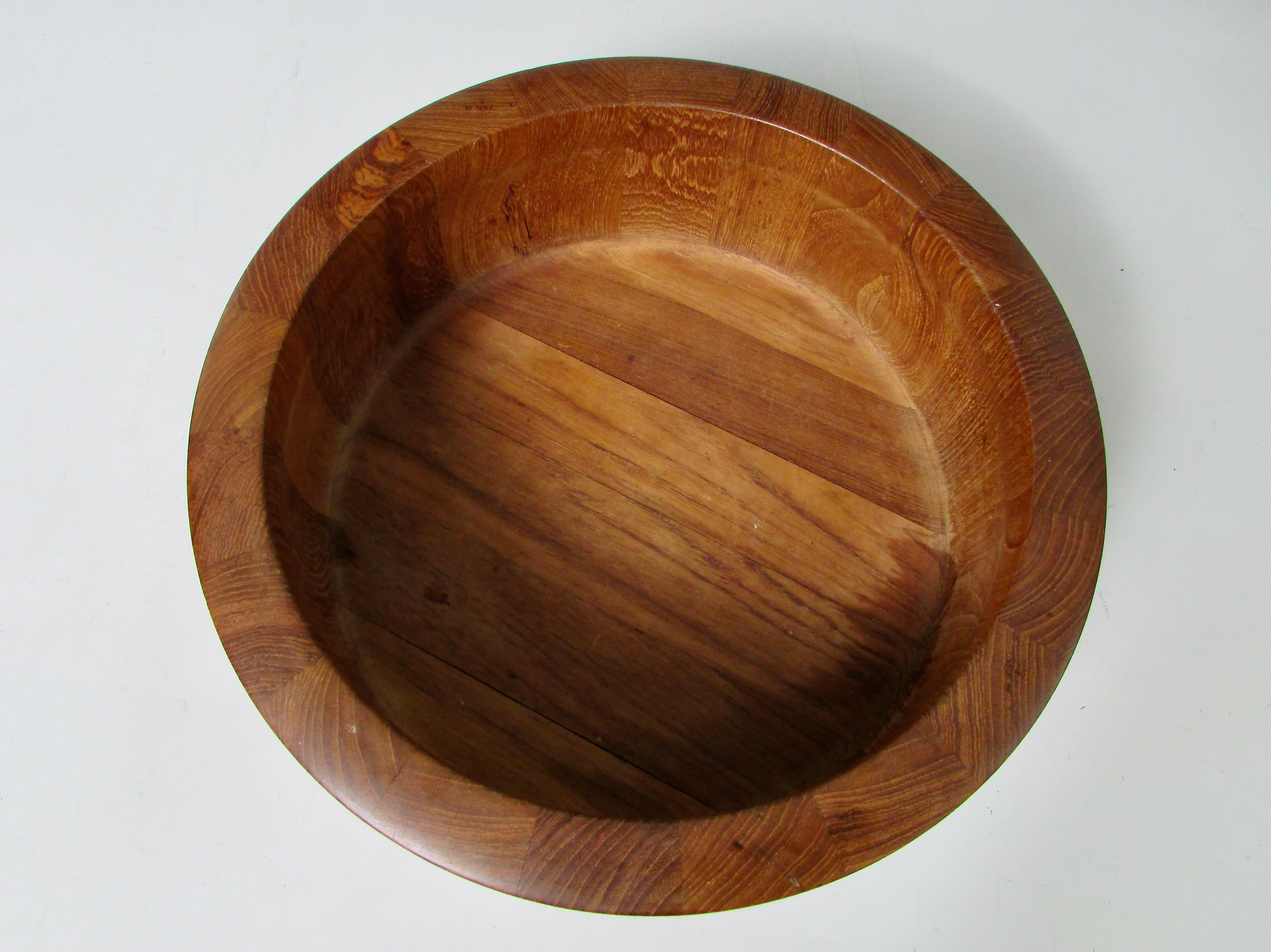 Erik Jorgensen für Woodline Gerippte Schale aus dänischem Teakholz (Dänisch) im Angebot