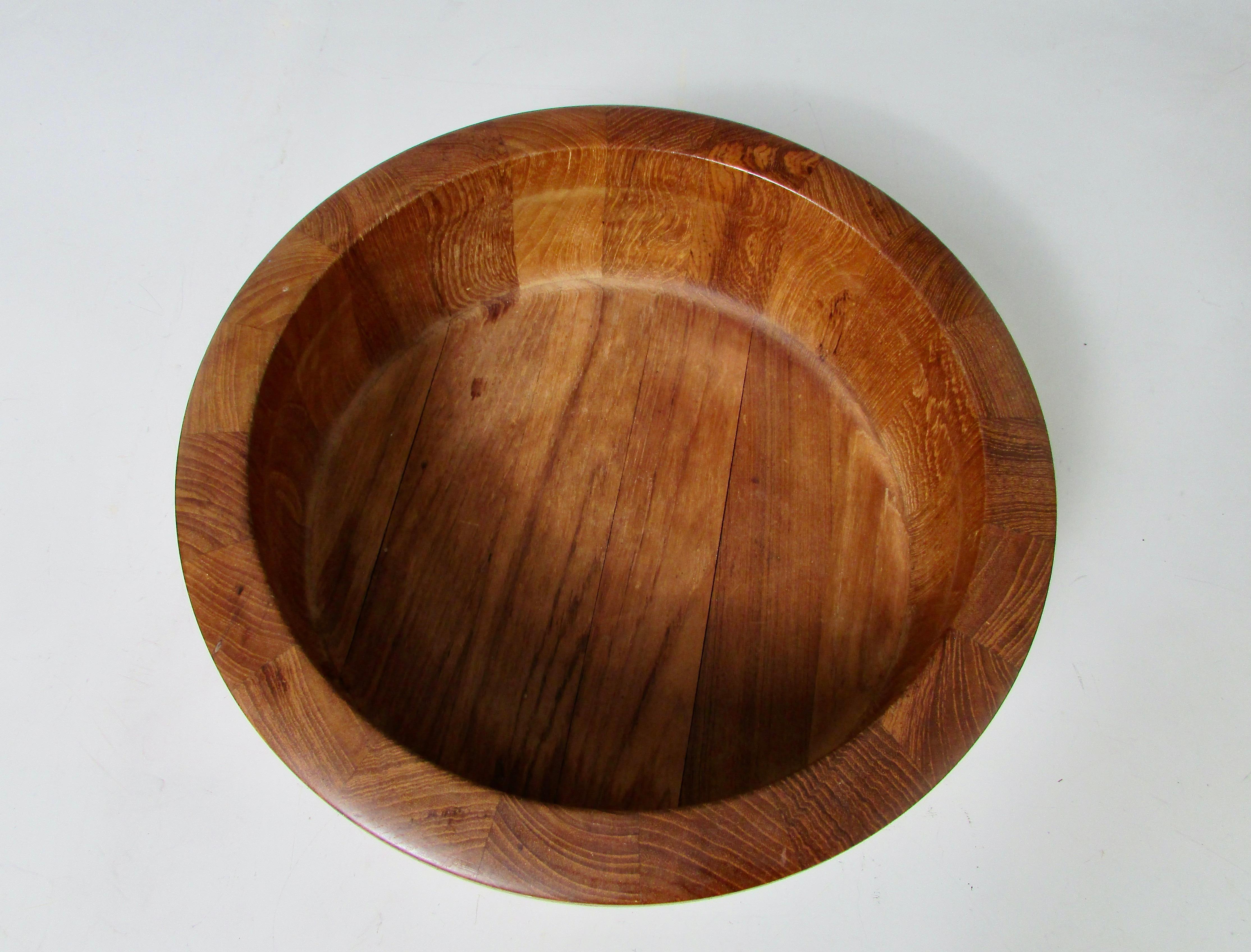 Erik Jorgensen für Woodline Gerippte Schale aus dänischem Teakholz (Gedrechselt) im Angebot