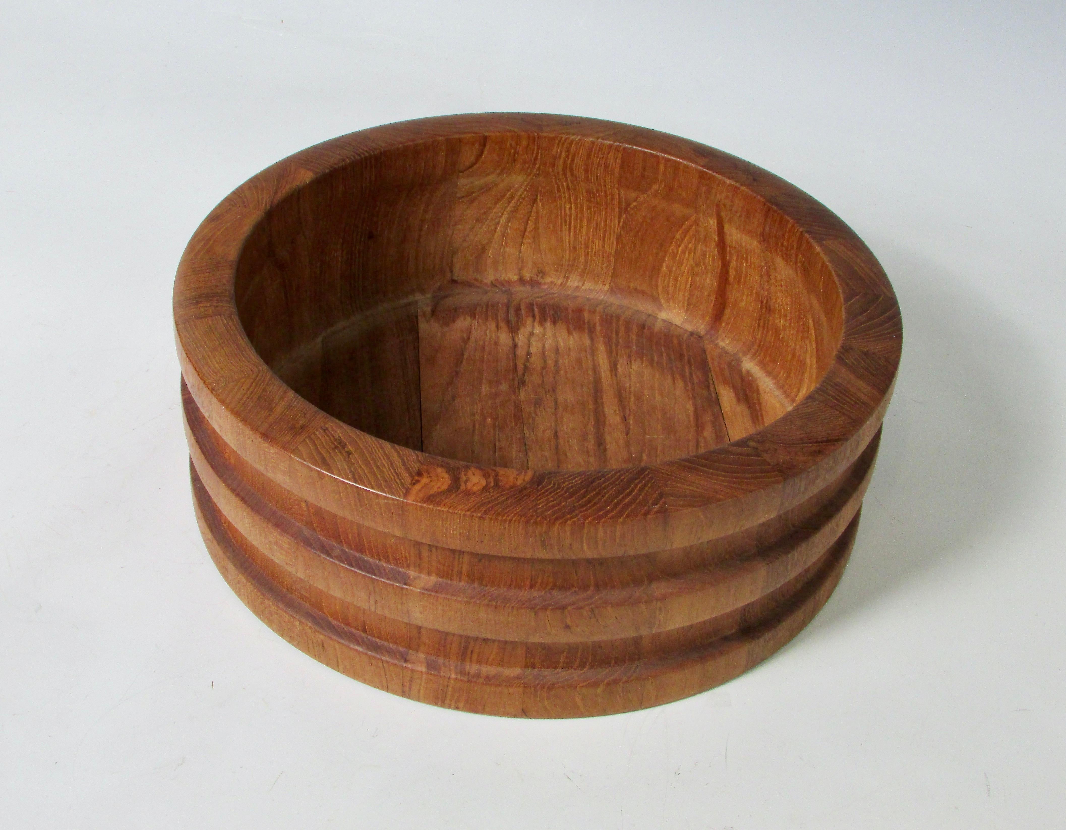 Erik Jorgensen für Woodline Gerippte Schale aus dänischem Teakholz (Holz) im Angebot