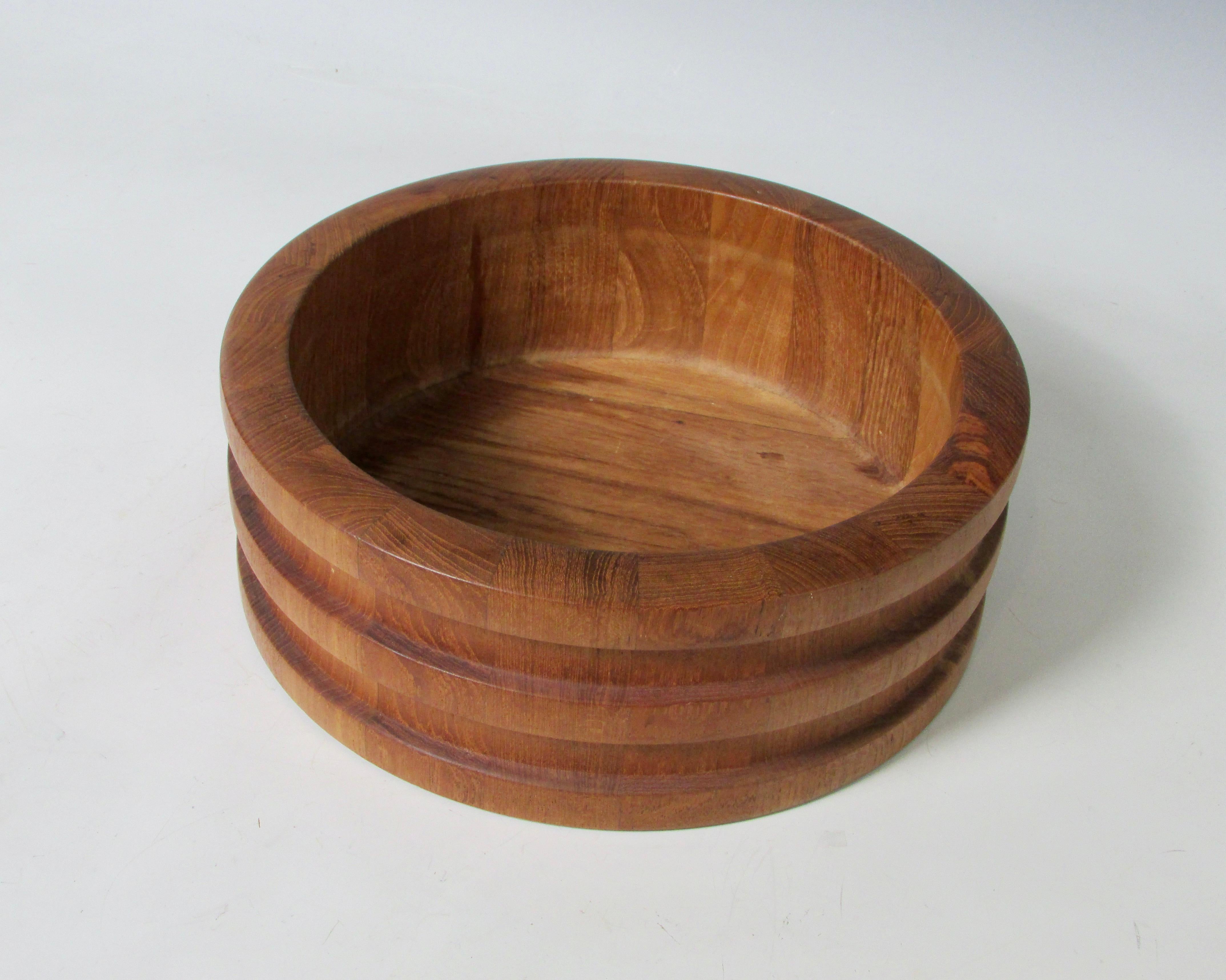Erik Jorgensen für Woodline Gerippte Schale aus dänischem Teakholz im Angebot 1