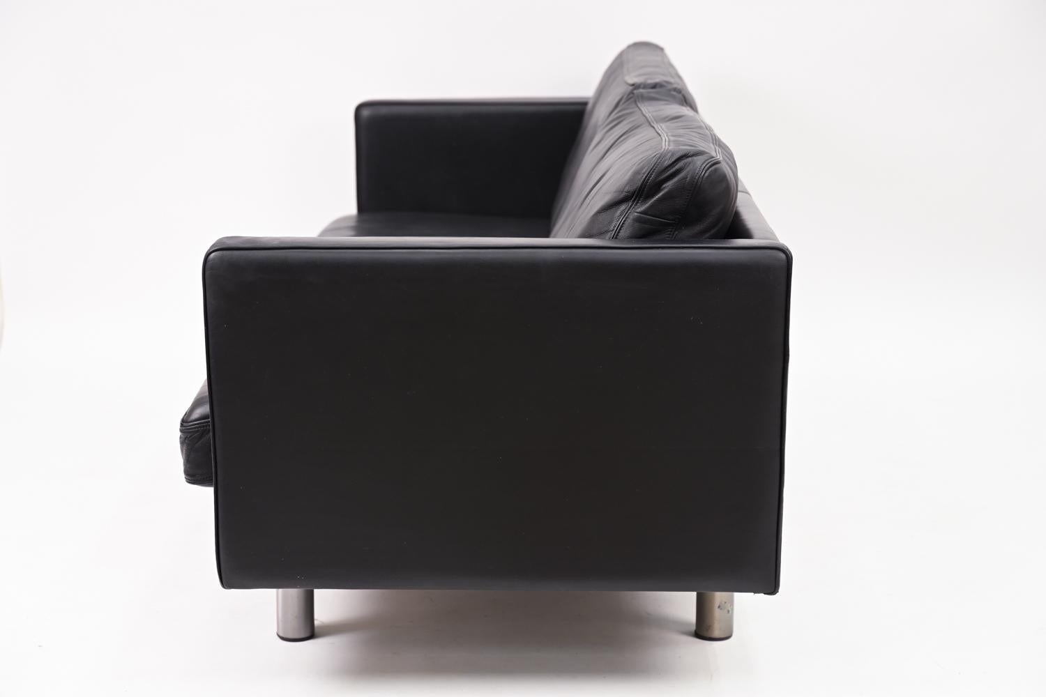 Erik Jørgensen Model EJ220 Danish Modern Sofa In Good Condition In Norwalk, CT