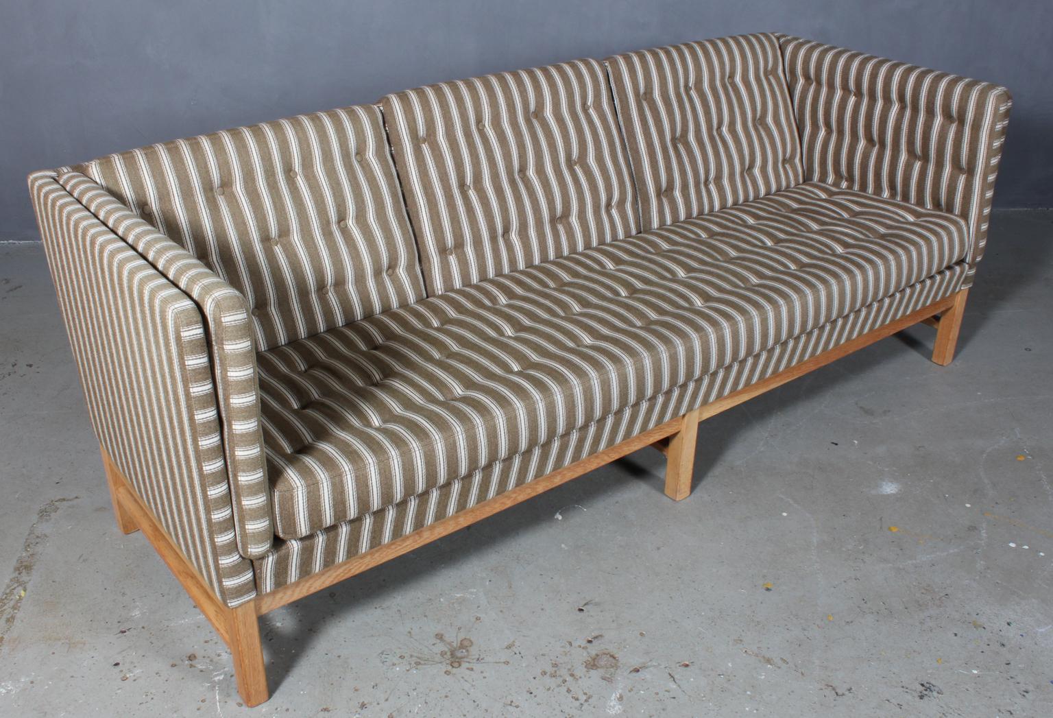 Erik Jørgensen three-seat sofa with original Savak wool.

Frame of oak.

Model EJ 315/2, made by Erik Jørgensen.