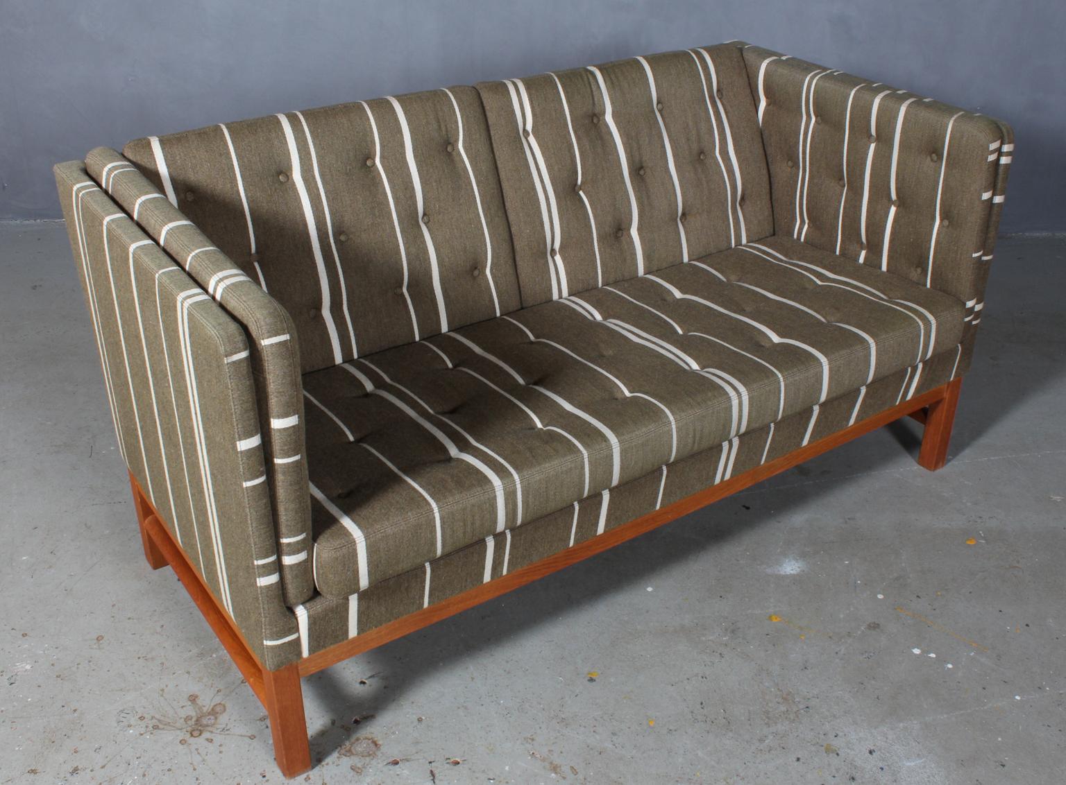 Erik Jørgensen two-seat sofa with original Savak wool.

Frame of oak.

Model EJ 315/2, made by Erik Jørgensen.
