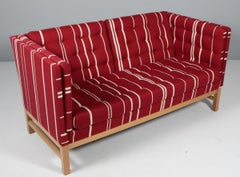 Erik Jørgensen Zweisitziges Sofa, Modell EJ315. Savak Wolle und Eiche
