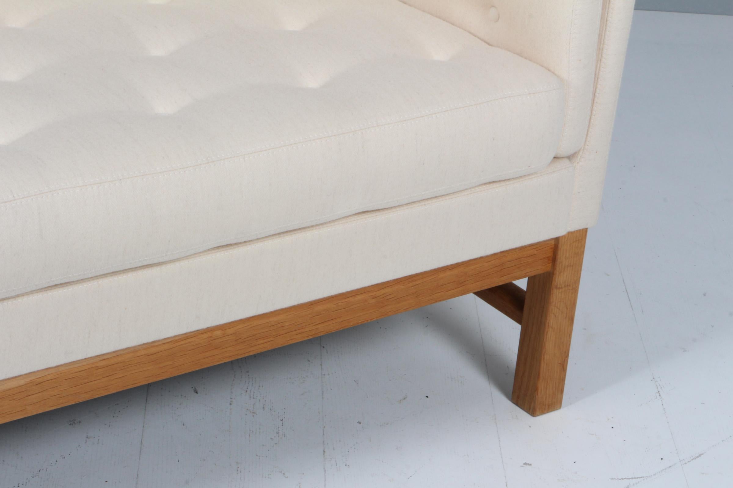 Erik Jørgensen Zweisitziges Sofa, Modell EJ315. Savak Wolle und Eiche im Zustand „Gut“ im Angebot in Esbjerg, DK