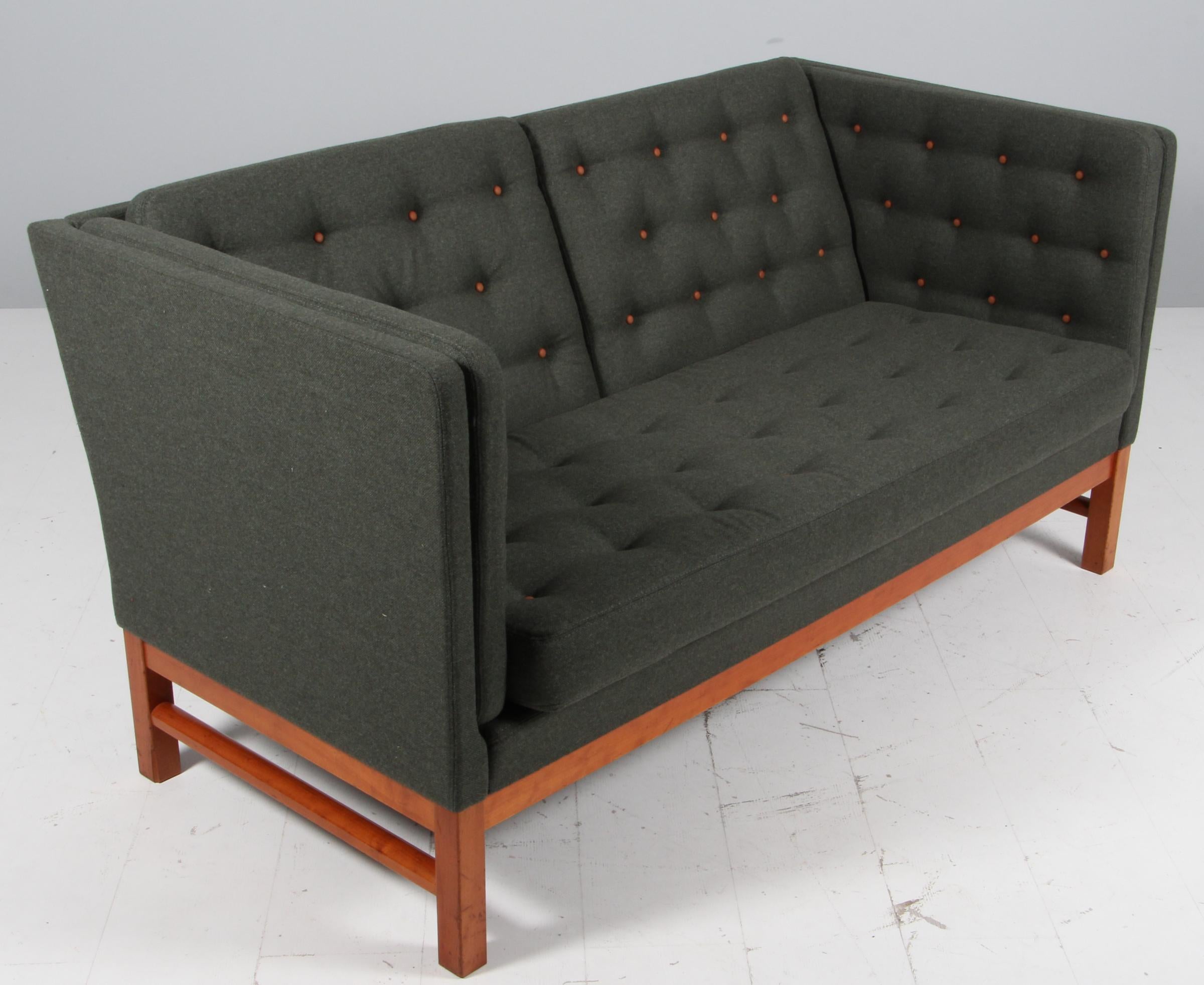 Sofá de dos plazas Erik Jørgensen, modelo EJ315. Lana, cerezo y cuero Escandinavo moderno en venta