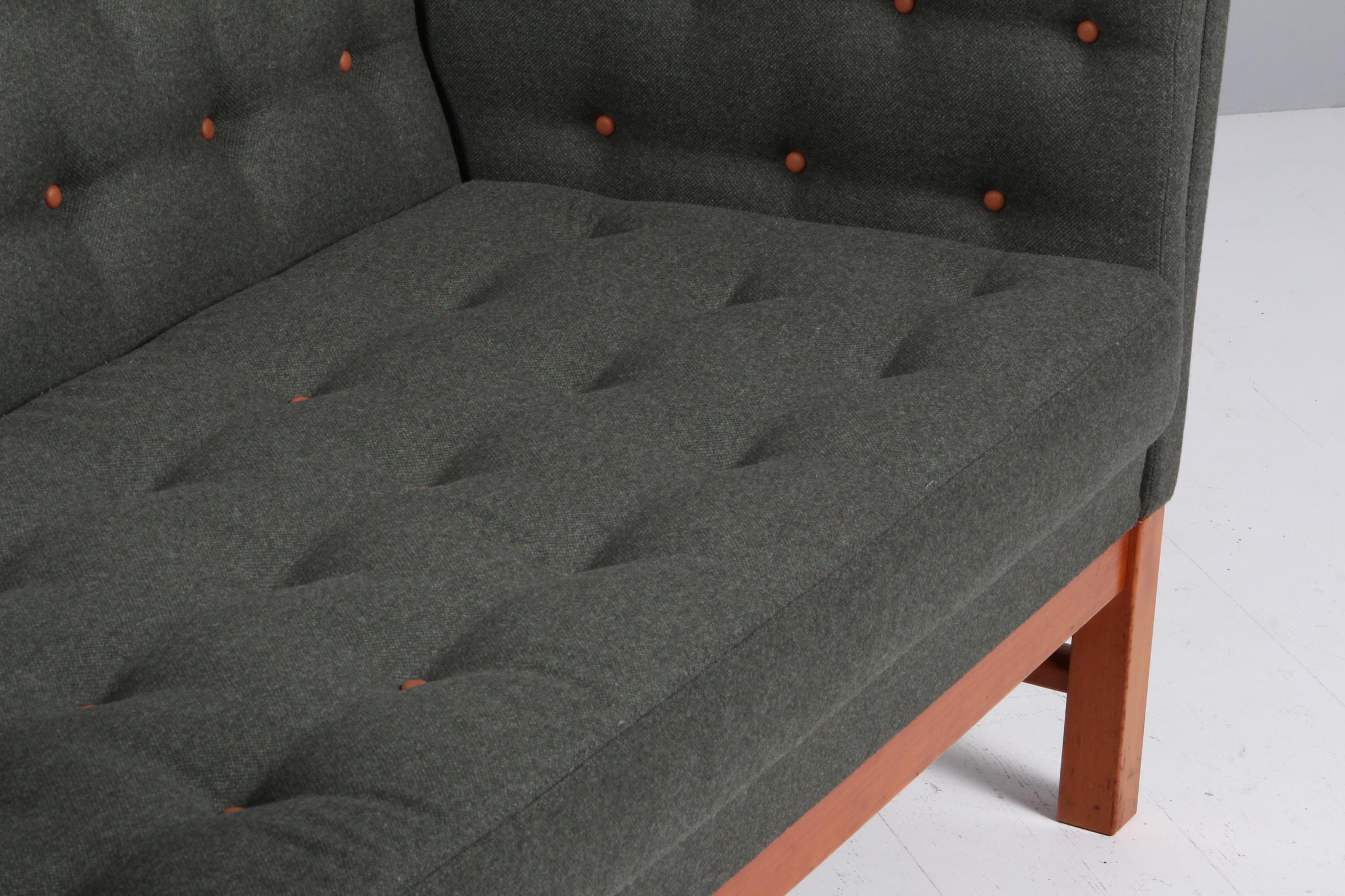 Sofá de dos plazas Erik Jørgensen, modelo EJ315. Lana, cerezo y cuero en venta 1