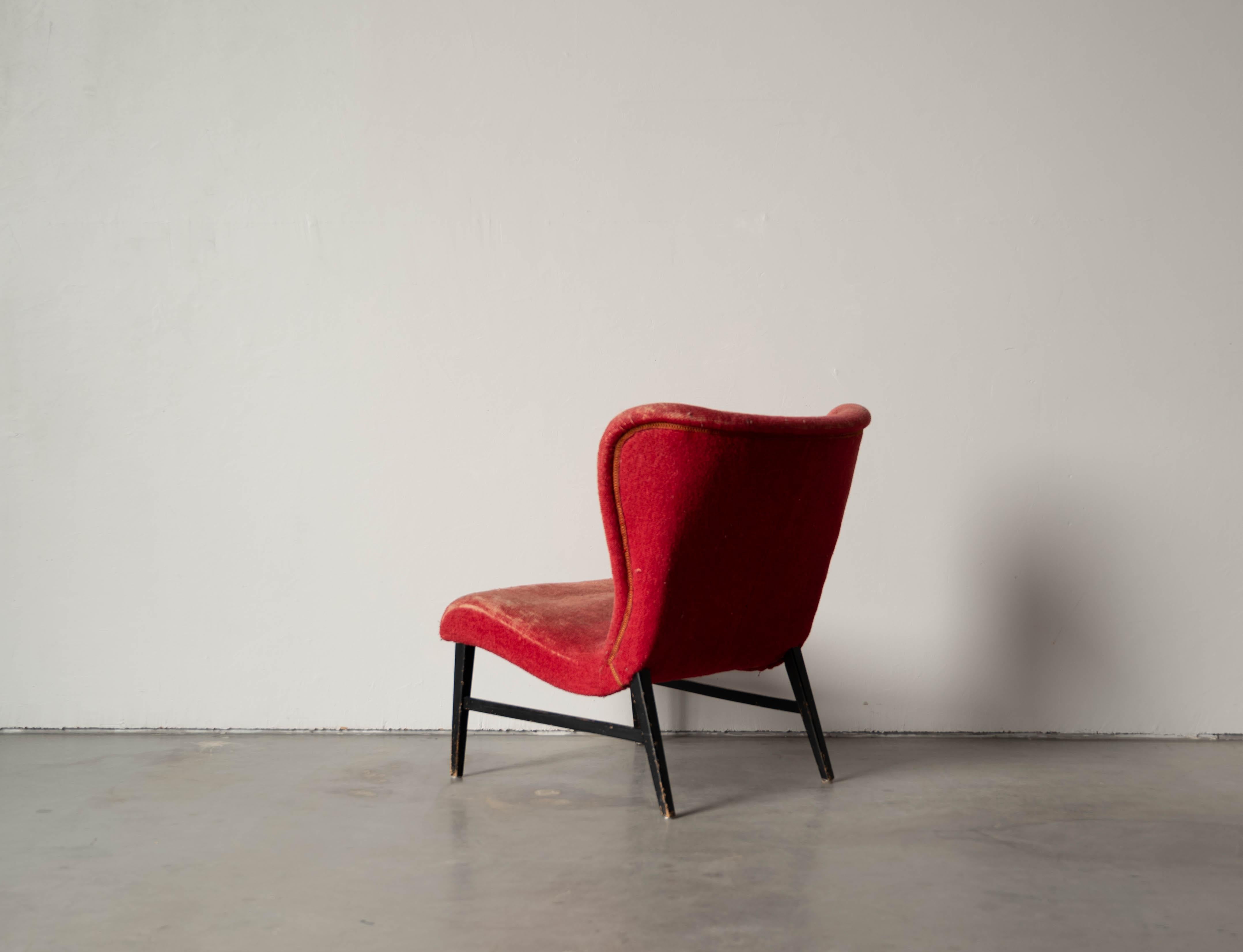 Erik Karlén 'Attributed' Slipper Chair, Red Velvet, Wood, Sweden, 1940s In Fair Condition For Sale In High Point, NC