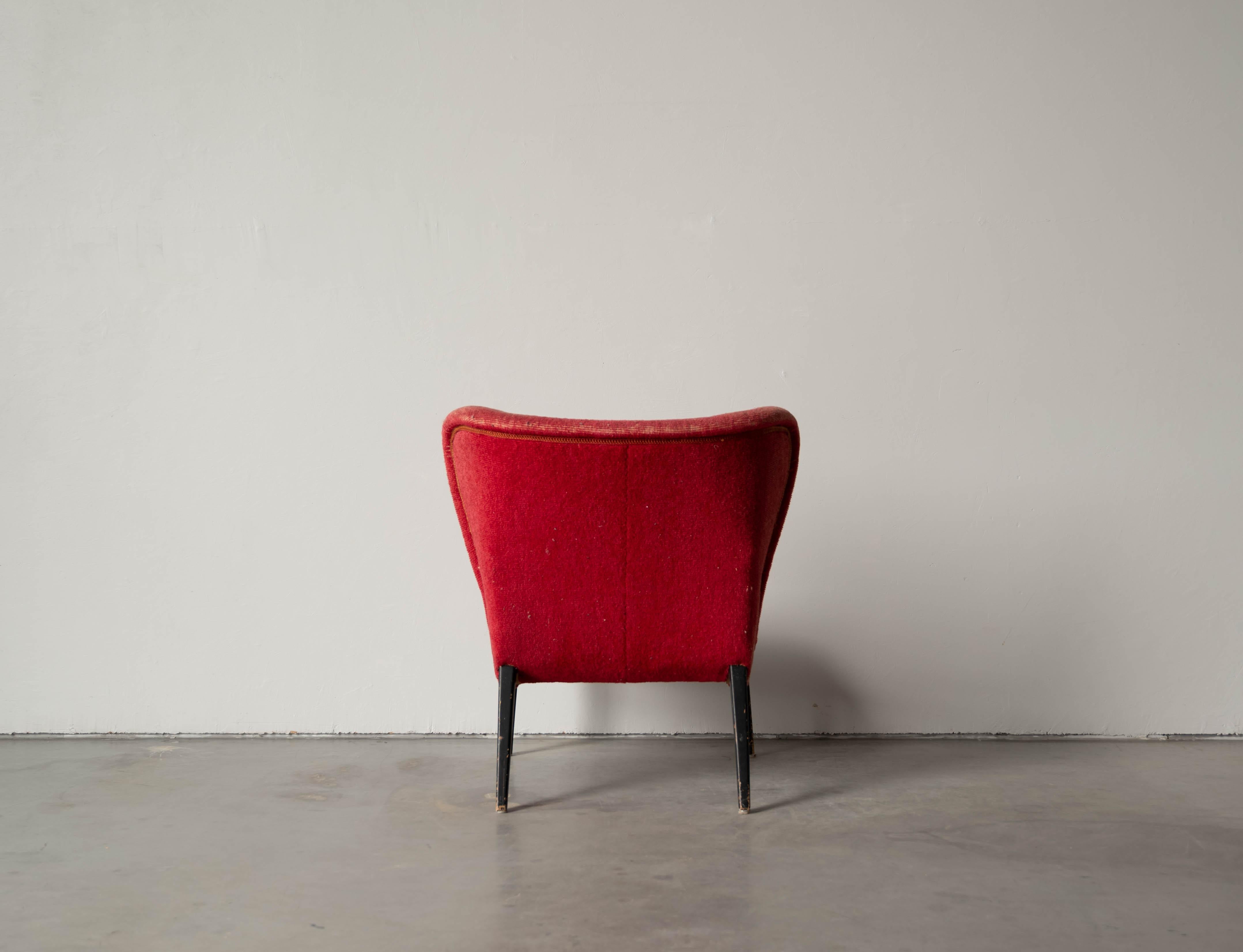 Mid-20th Century Erik Karlén 'Attributed' Slipper Chair, Red Velvet, Wood, Sweden, 1940s For Sale