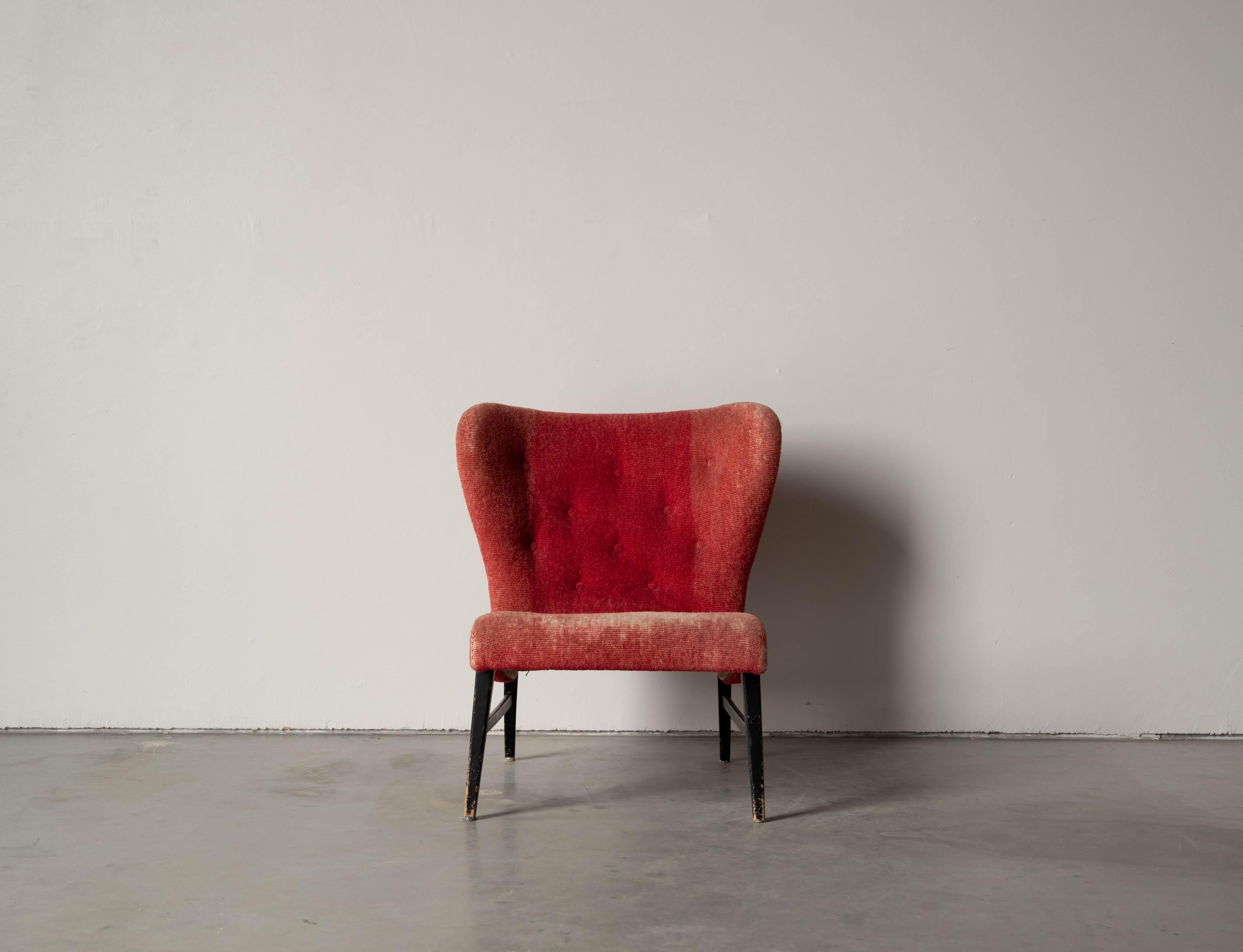 Chaise pantoufle attribuée Erik Karlén, velours rouge, bois, Suède, années 1940 en vente 2