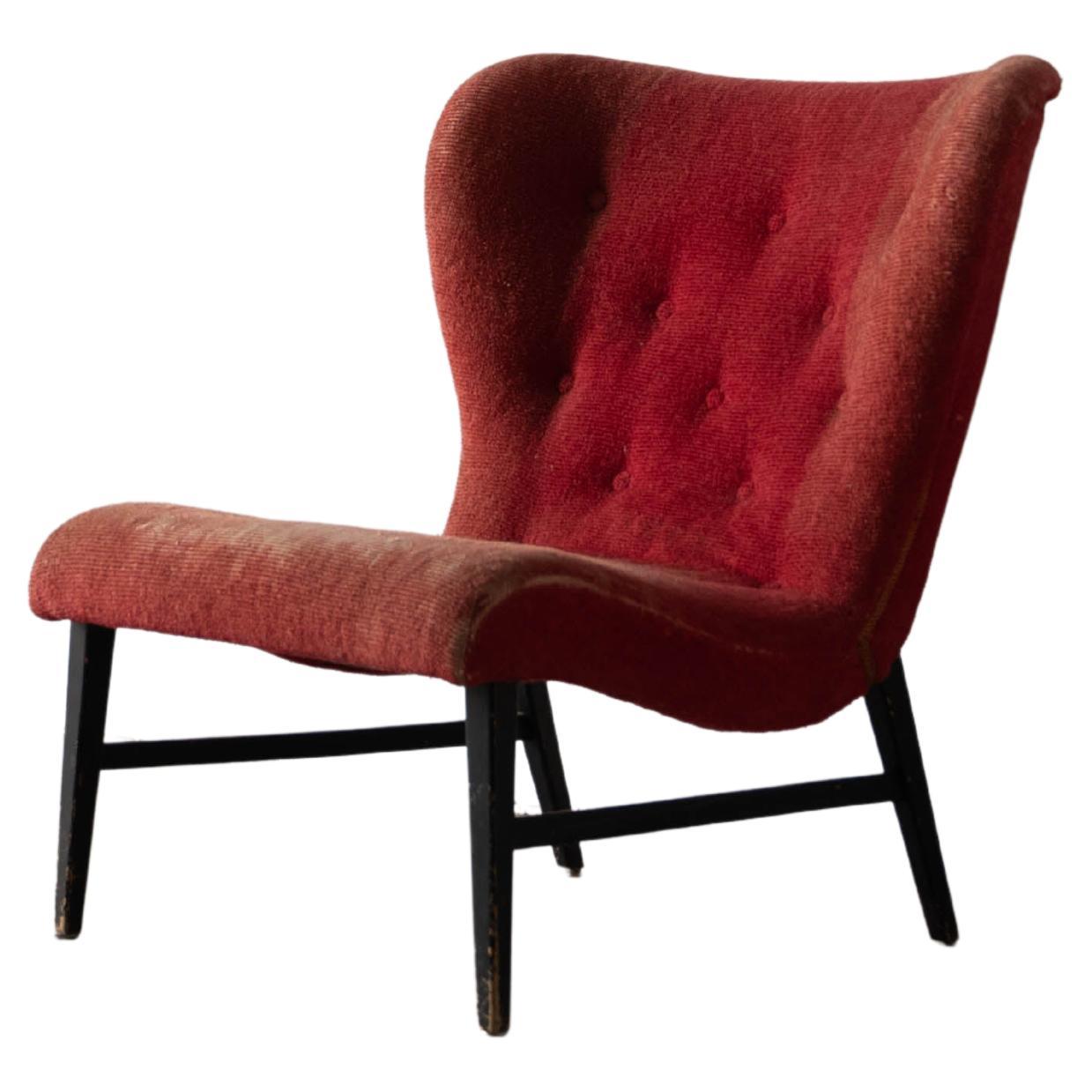 Chaise pantoufle attribuée Erik Karlén, velours rouge, bois, Suède, années 1940 en vente