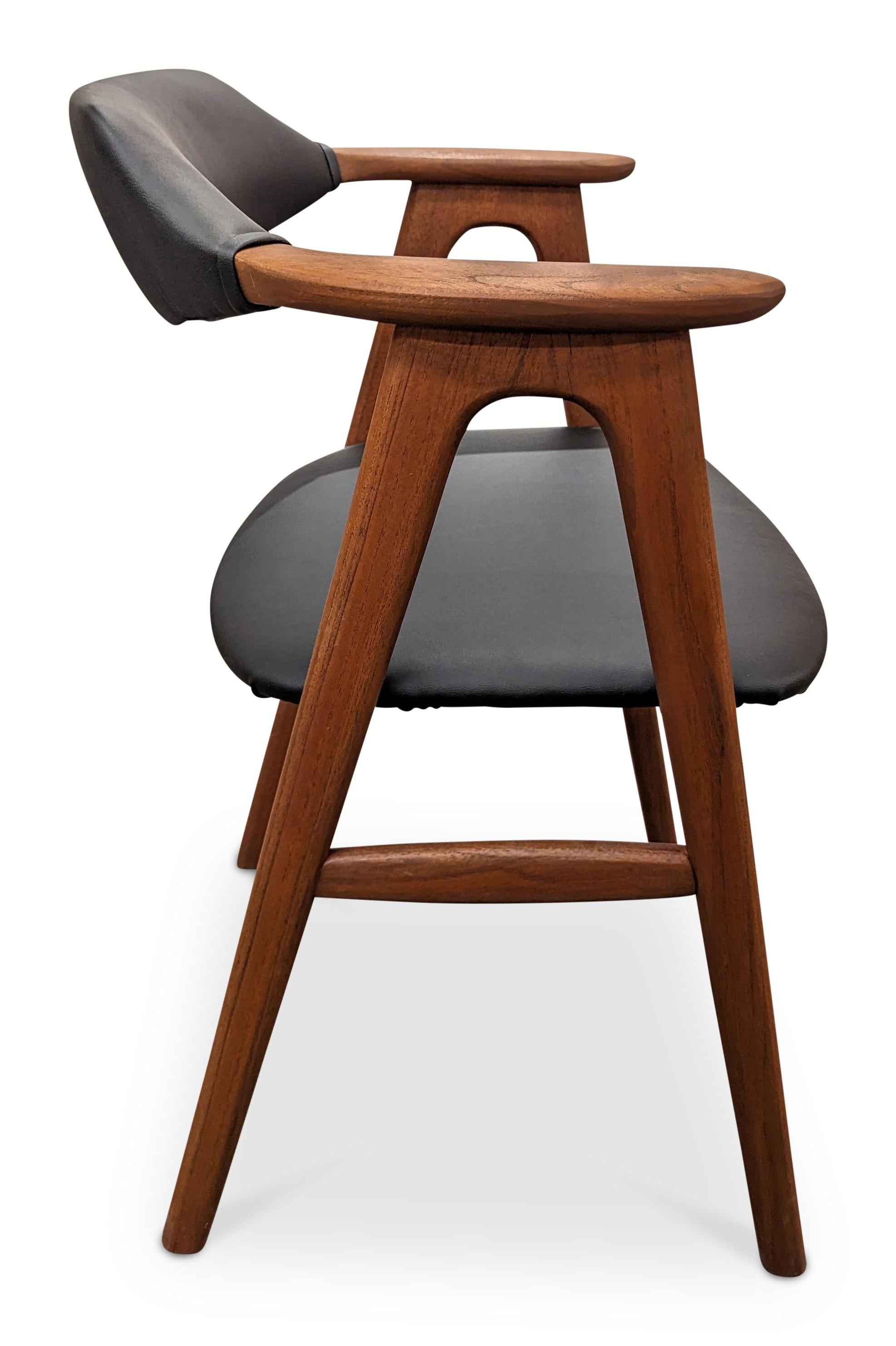 Erik Kirkegaard Arm Chair - 022431 Vintage Danish Mid Century In Good Condition In Jersey City, NJ