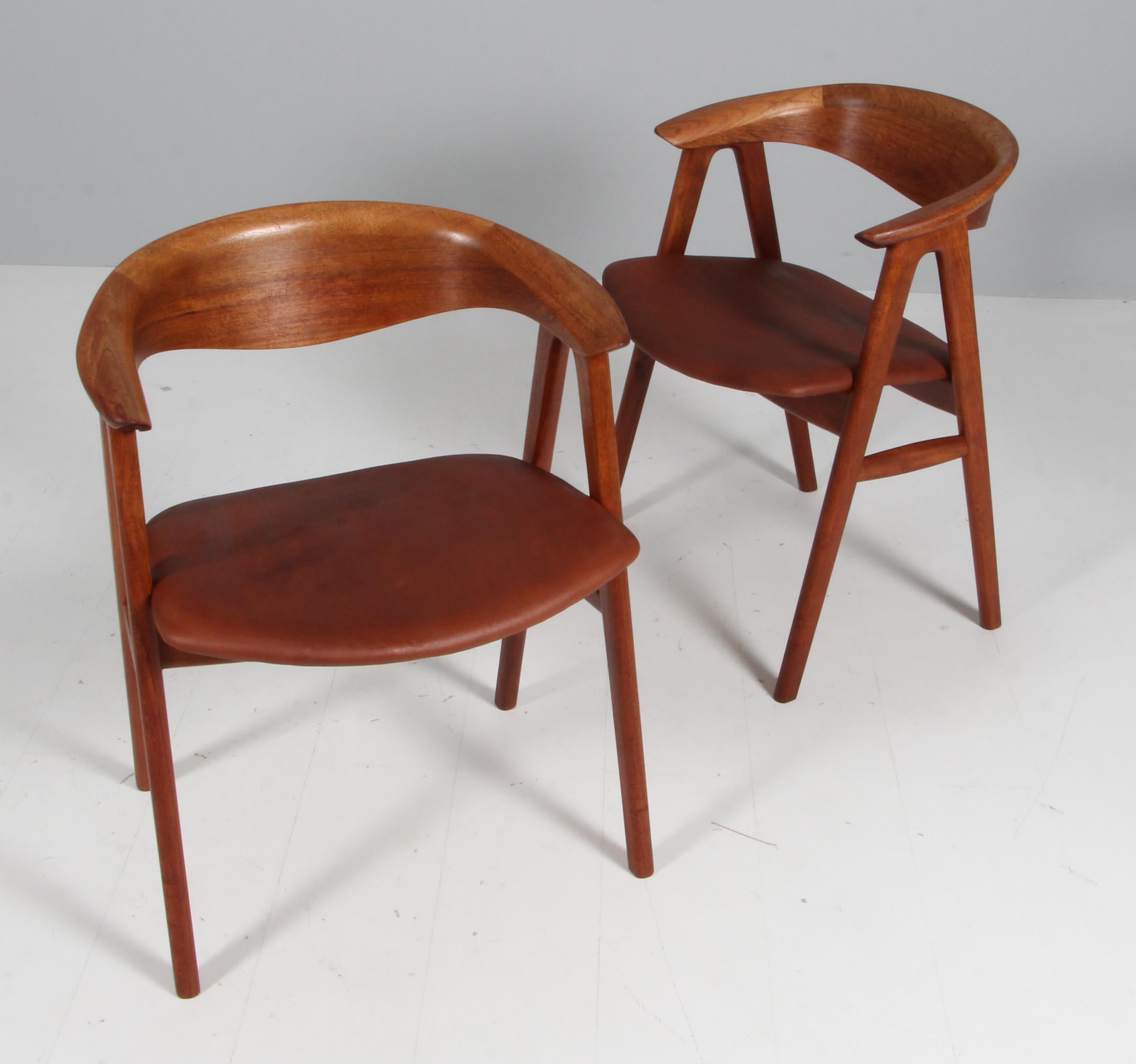 Erik Kirkegaard armchair in teak

Seat new upholstered with full grain aniline leather.

Made by Høng Stolefabrik.
