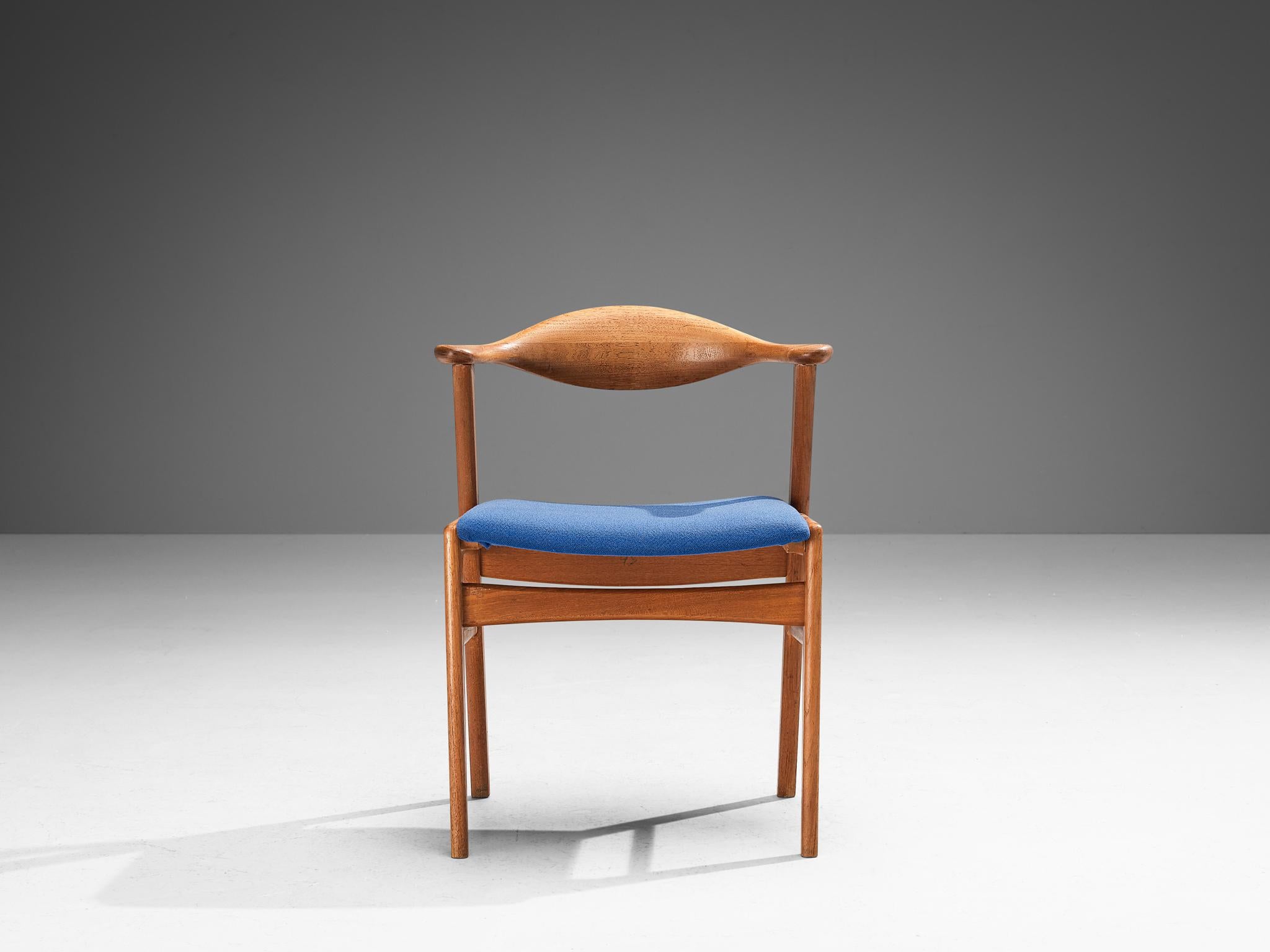 Erik Kirkegaard Armchair in Oak and Blue Upholstery  For Sale 1