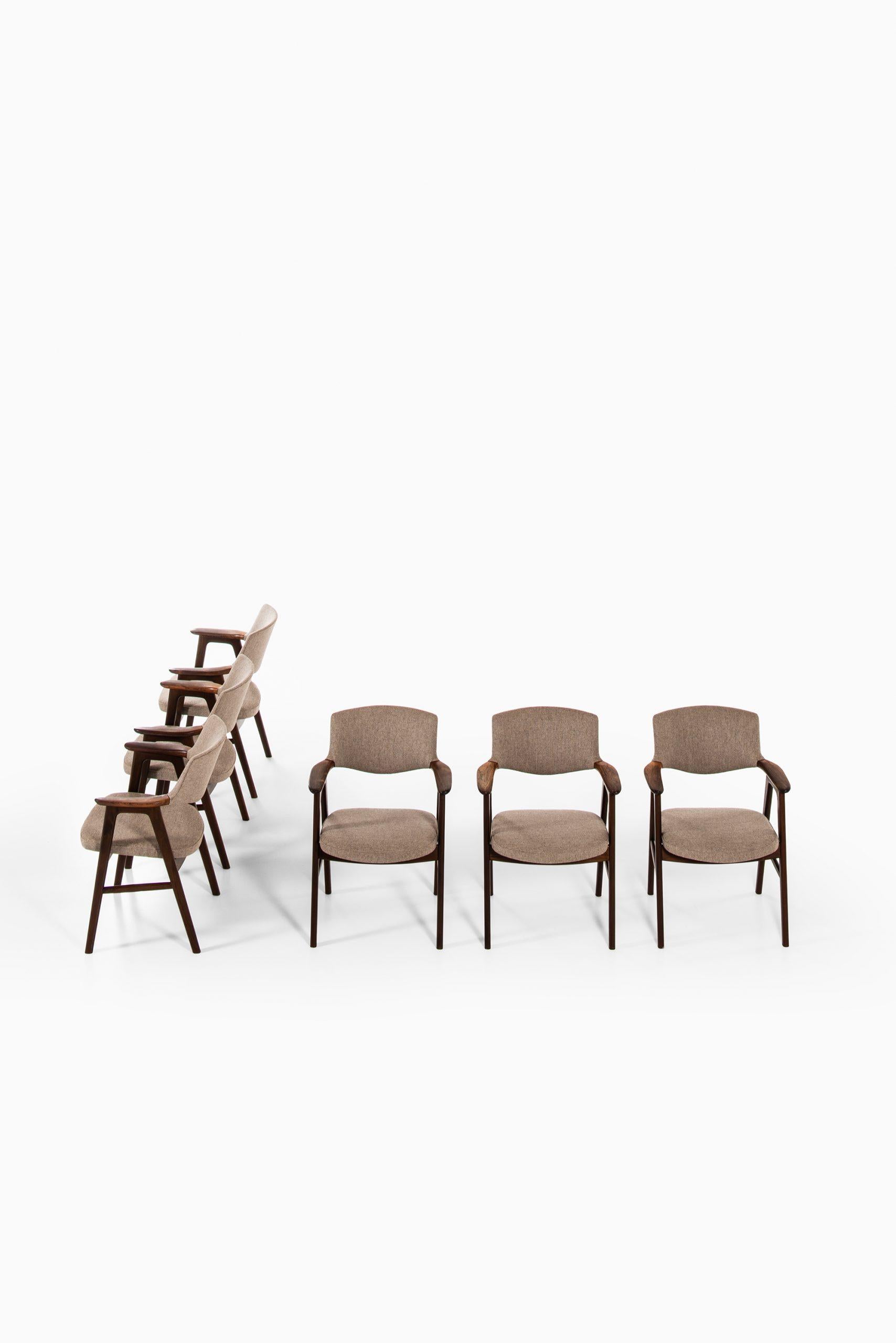 Rare set of 6 armchairs / dining chairs designed by Erik Kirkegaard. Produced by Høng Stolefabrik in Denmark.