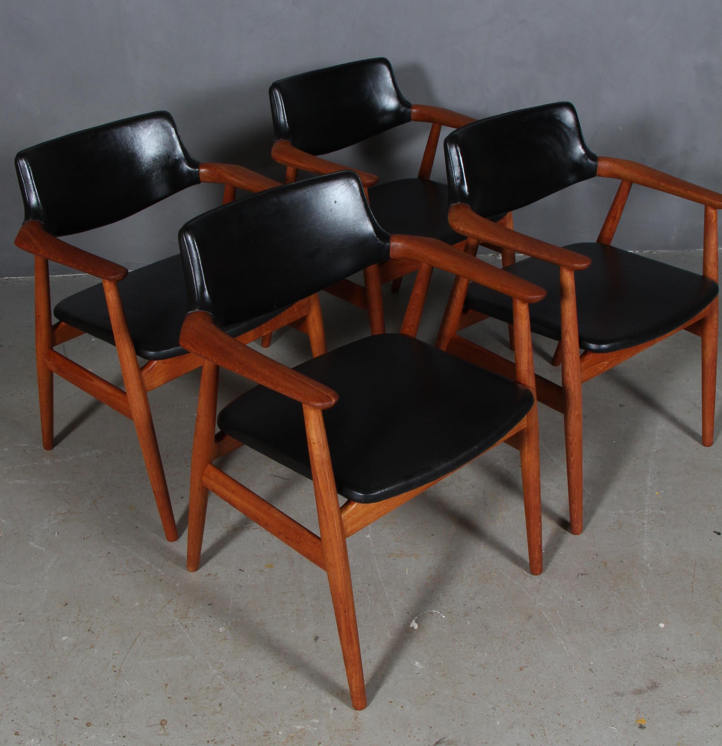 Erik Kirkegaard armchairs in teak

Seat and back with black patinated leather.

Made by Høng Stolefabrik.