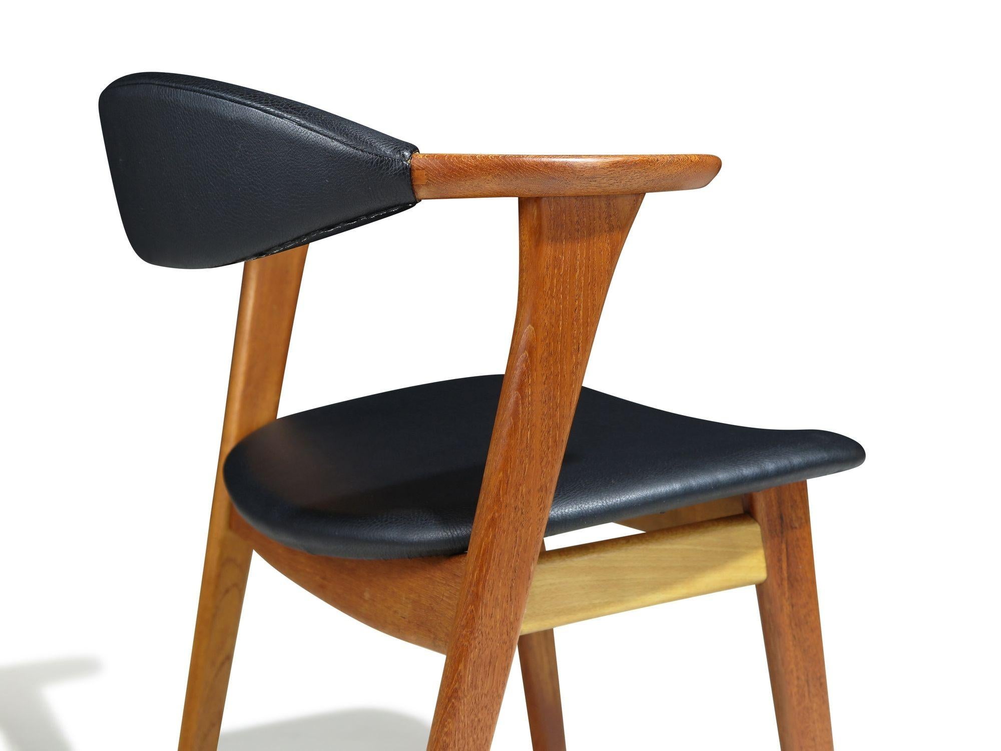 Erik Kirkegaard Danish Teak Dining Chairs in Black Leather, Six (6) For Sale 5