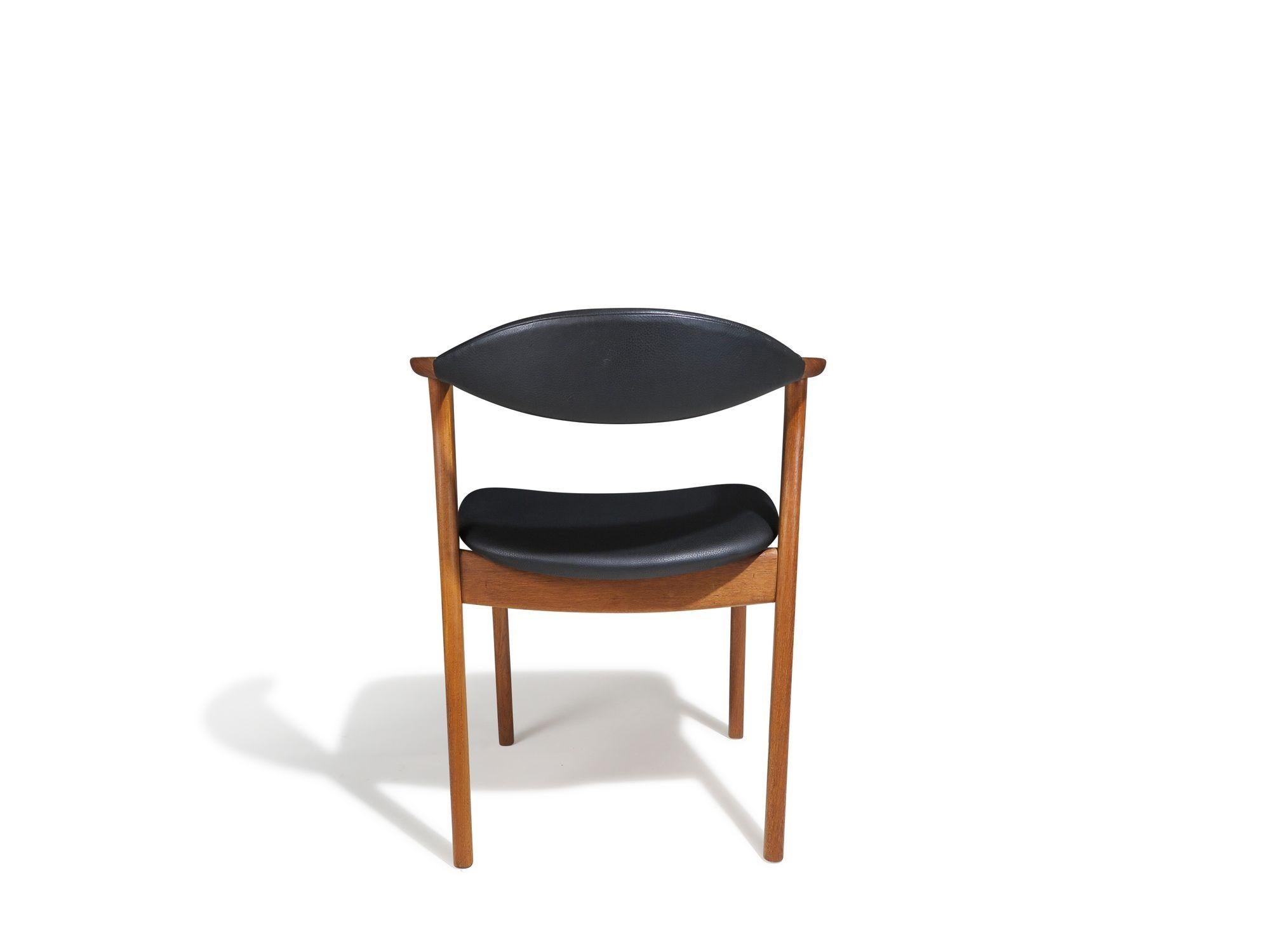 Erik Kirkegaard Danish Teak Dining Chairs in Black Leather, Six (6) For Sale 6