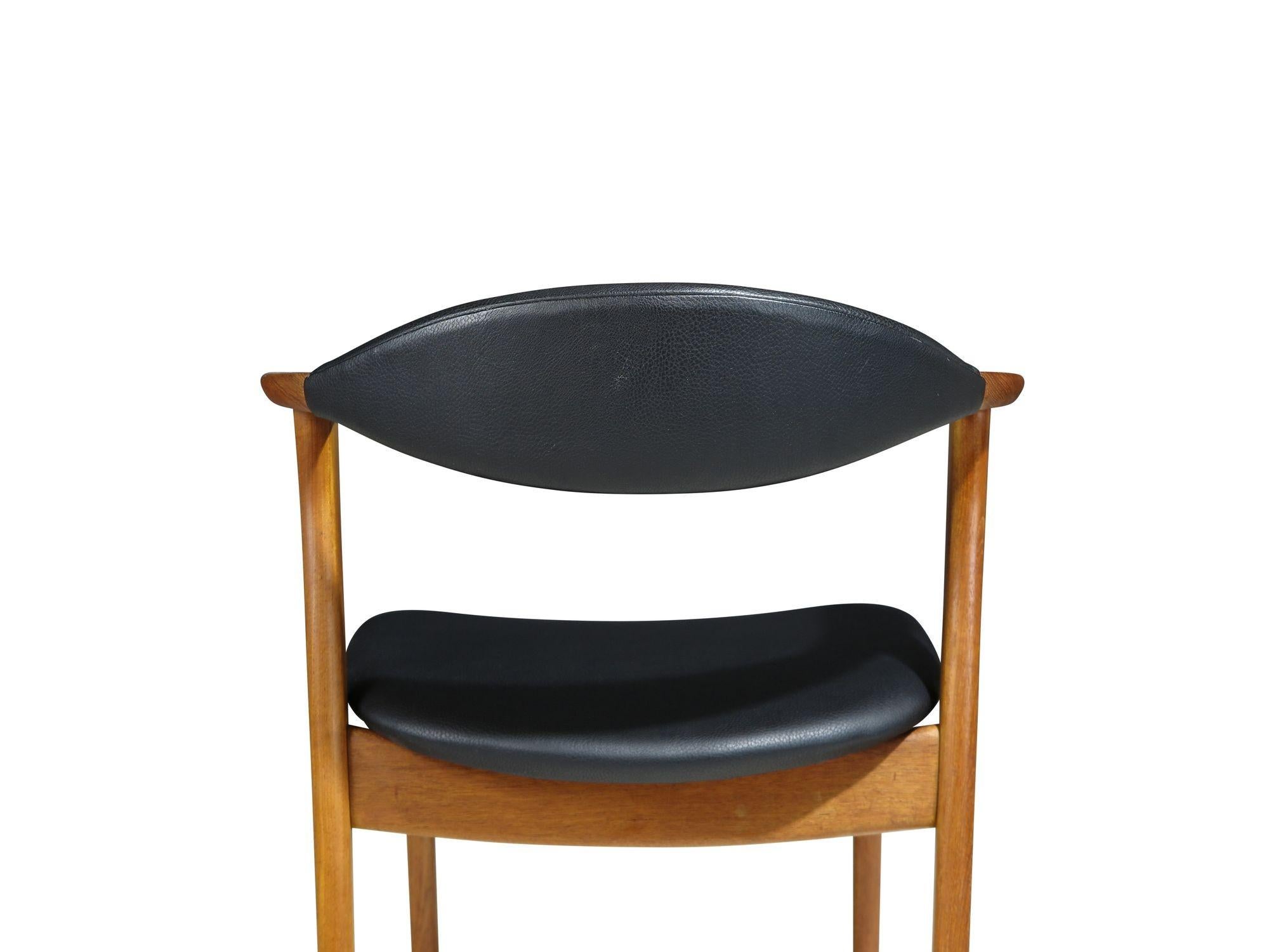 Erik Kirkegaard Danish Teak Dining Chairs in Black Leather, Six (6) For Sale 7