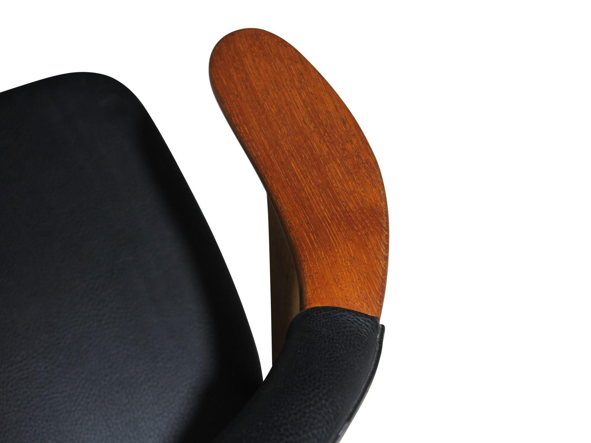 Erik Kirkegaard Danish Teak Dining Chairs in Black Leather, Six (6) For Sale 1