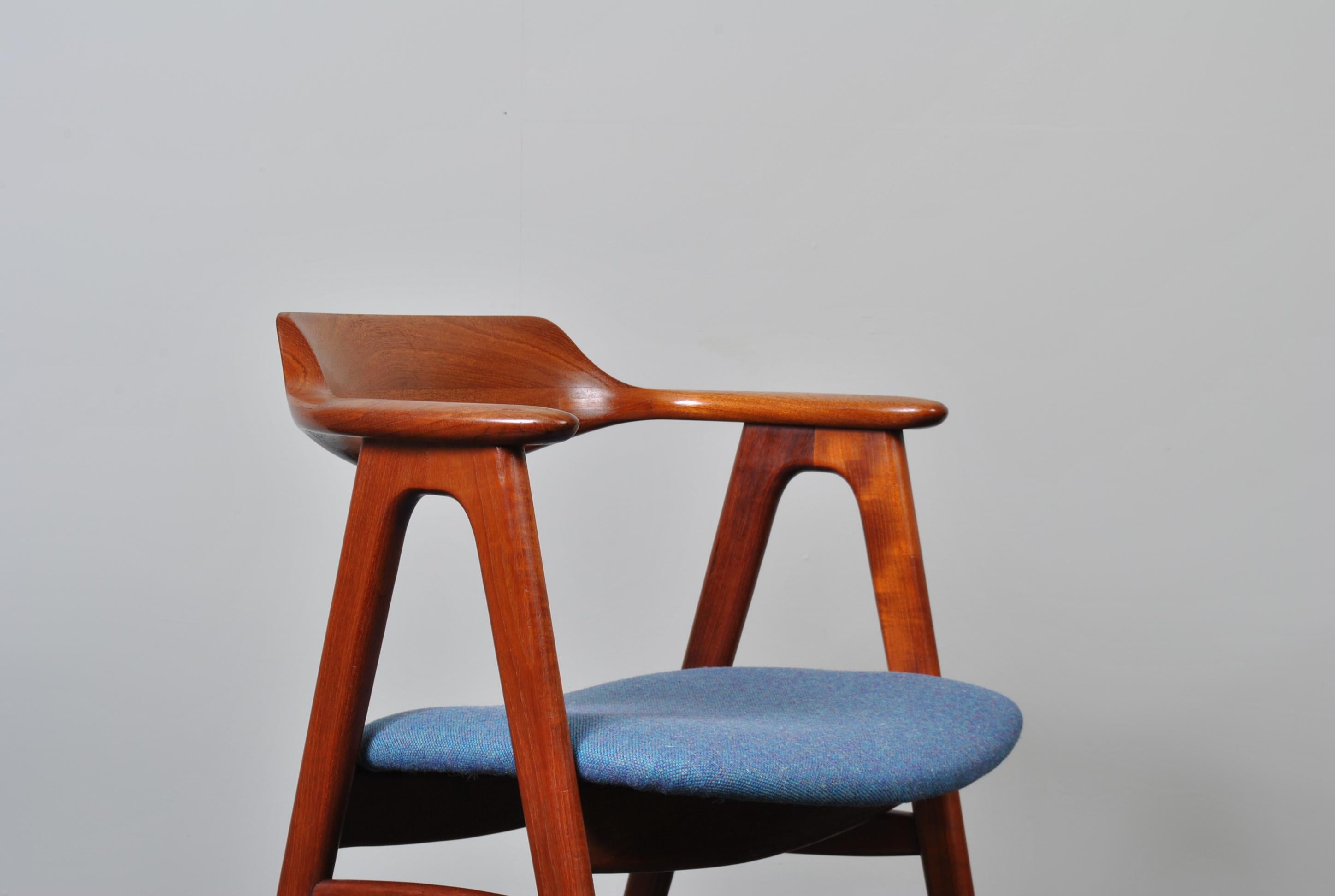 A wonderful chair design by Erik Kirkegaard, Denmark circa 1950. High quality construction techniques in solid teak. Reupholstered. Thoroughly cleaned and polished.
Custom Reupholstery is available.