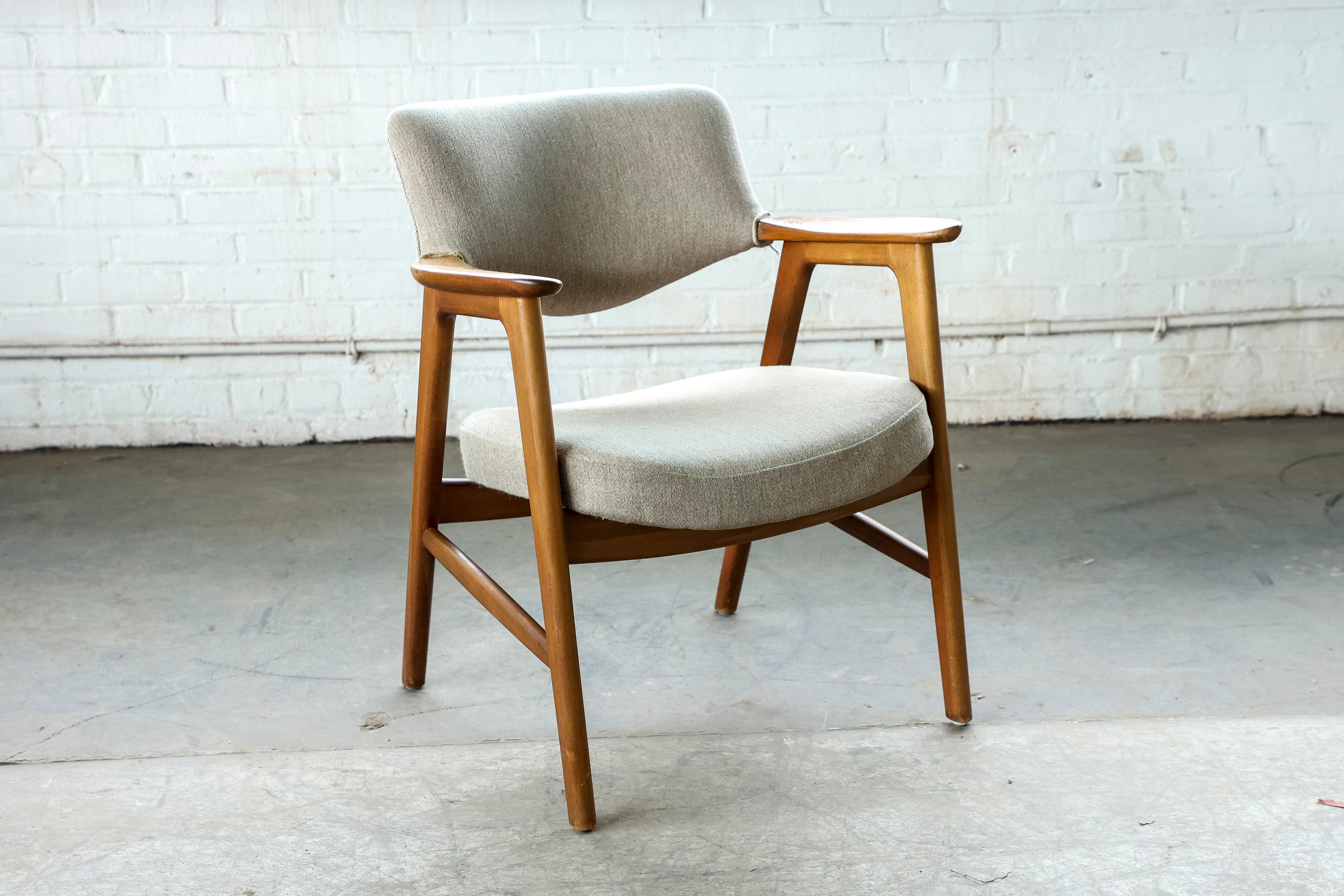 Erik Kirkegaard for Høng Pair of Desk or Side Chairs in Beech and Wool, 1960s In Good Condition In Bridgeport, CT
