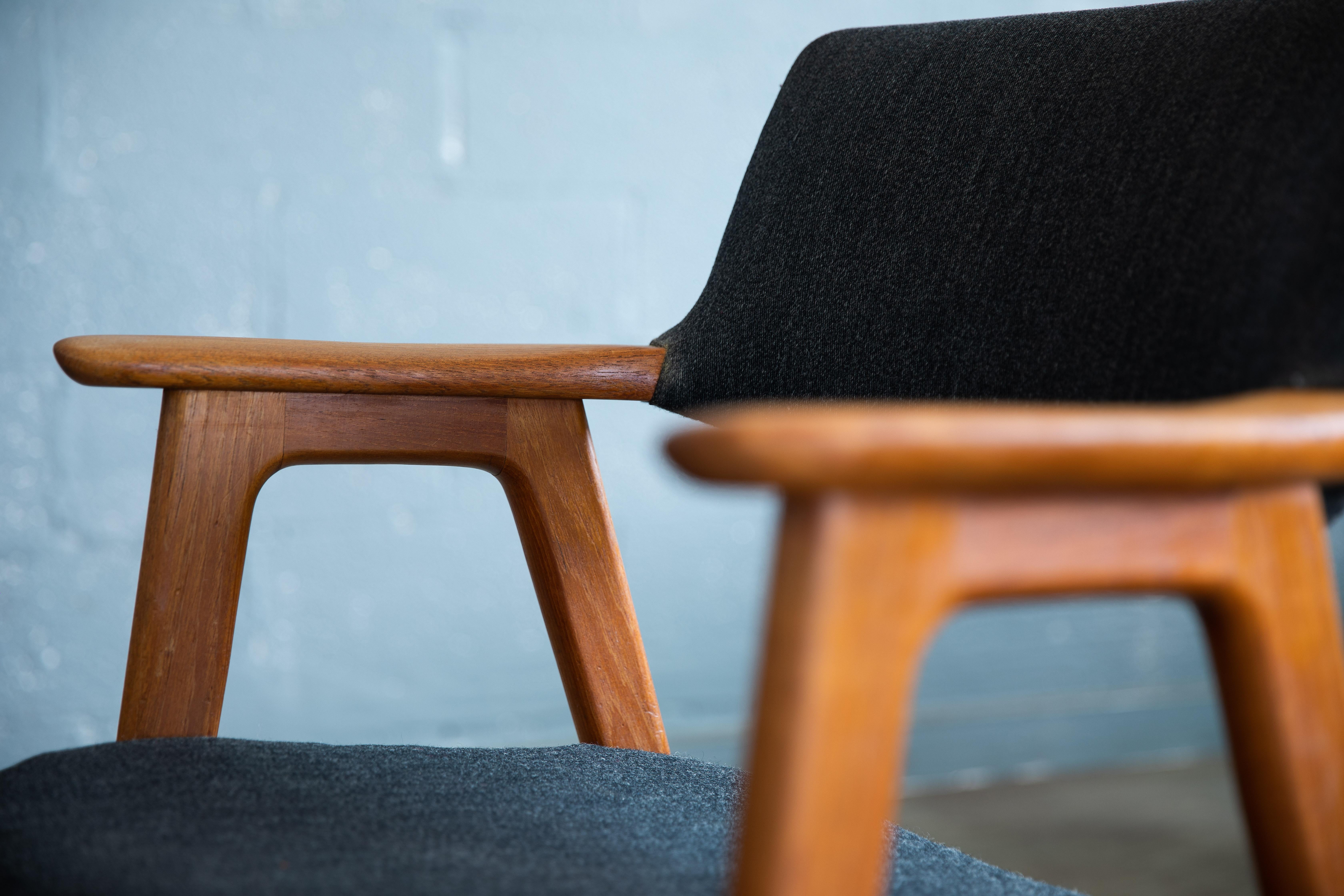 Erik Kirkegaard for Høng Pair of Desk or Side Chairs in Original Fabric 1960s In Good Condition In Bridgeport, CT