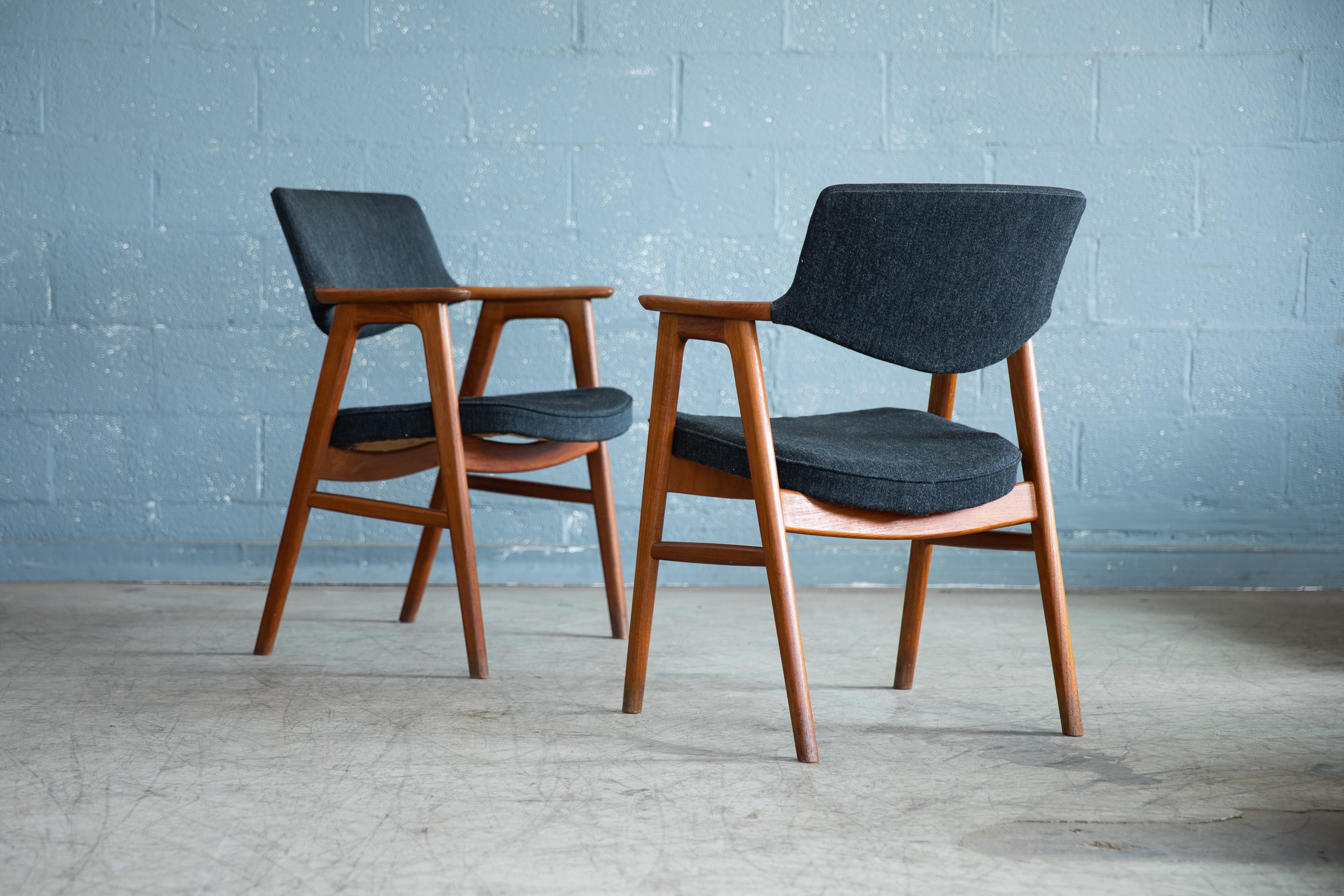 Erik Kirkegaard for Høng Pair of Desk or Side Chairs in Teak and Leather, 1960s In Good Condition In Bridgeport, CT