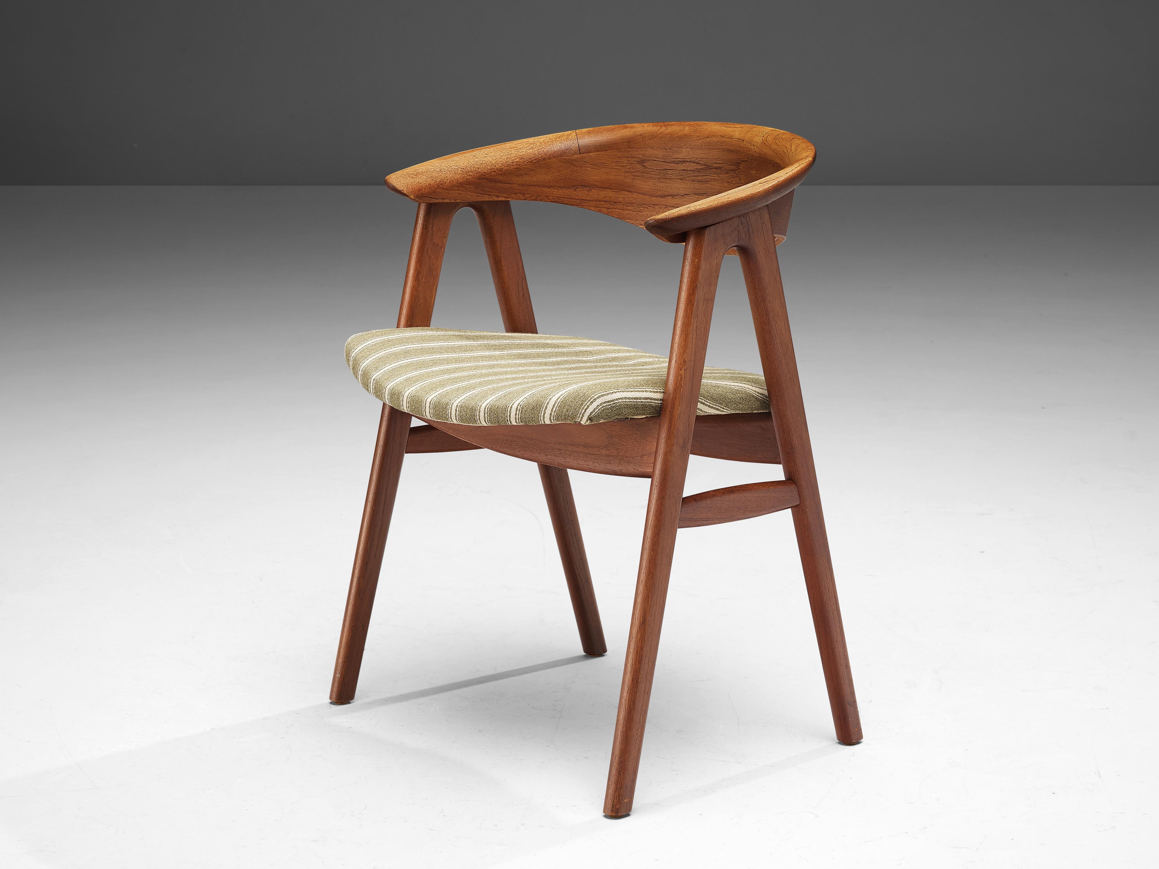 Erik Kirkegaard for Høng Stolefabrik, armchair, model '53', fabric, teak, Denmark, 1950s

Well-constructed dining chair designed by Erik Kirkegaard for Høng Stolefabrik. Excellent comfort is guaranteed by means of the ergonomic proportions of the