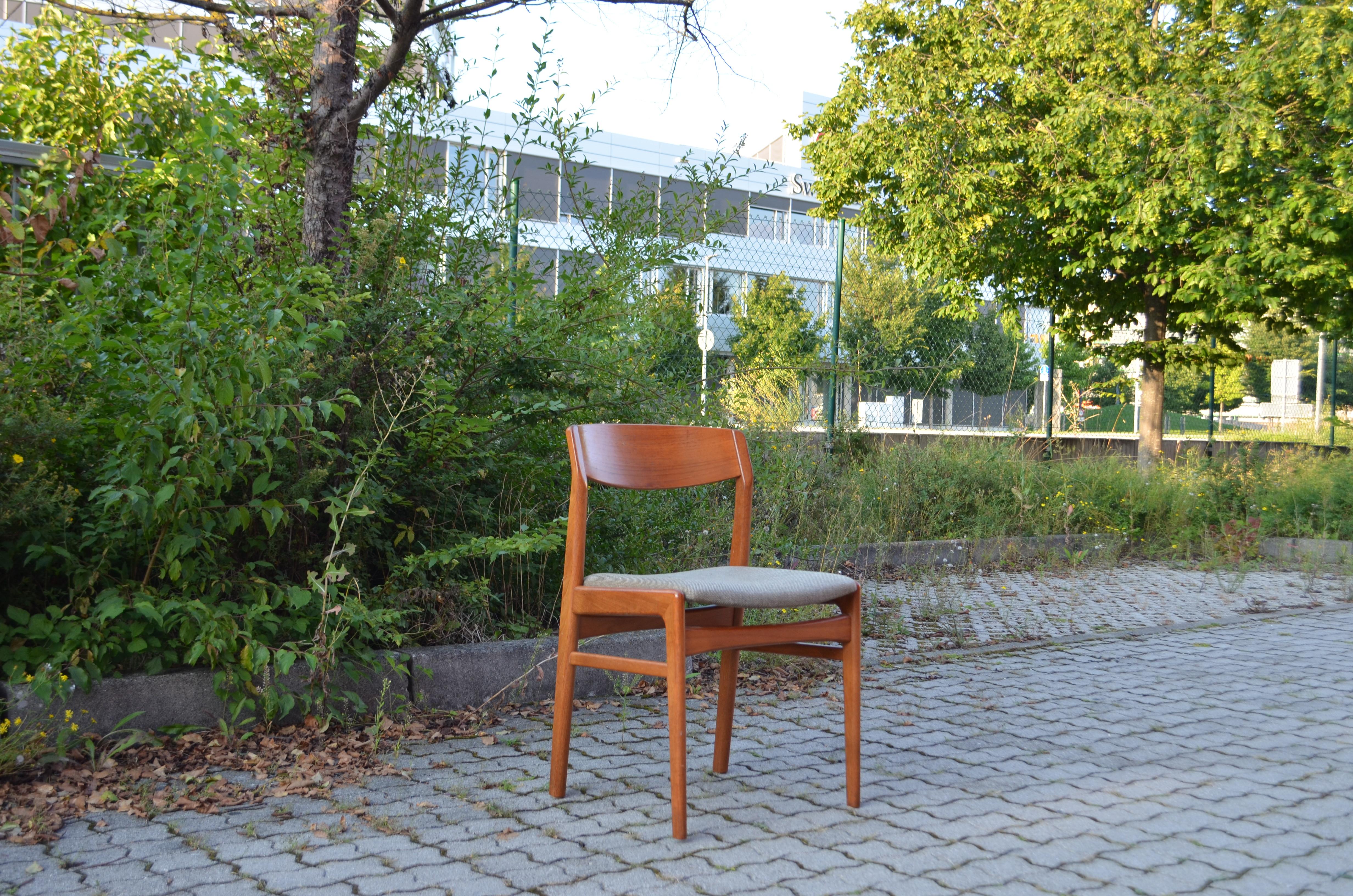 Erik Kirkegaard for Hong Stole Stolefabrik Danish Teak Dining Chair Set of 4 In Good Condition For Sale In Munich, Bavaria