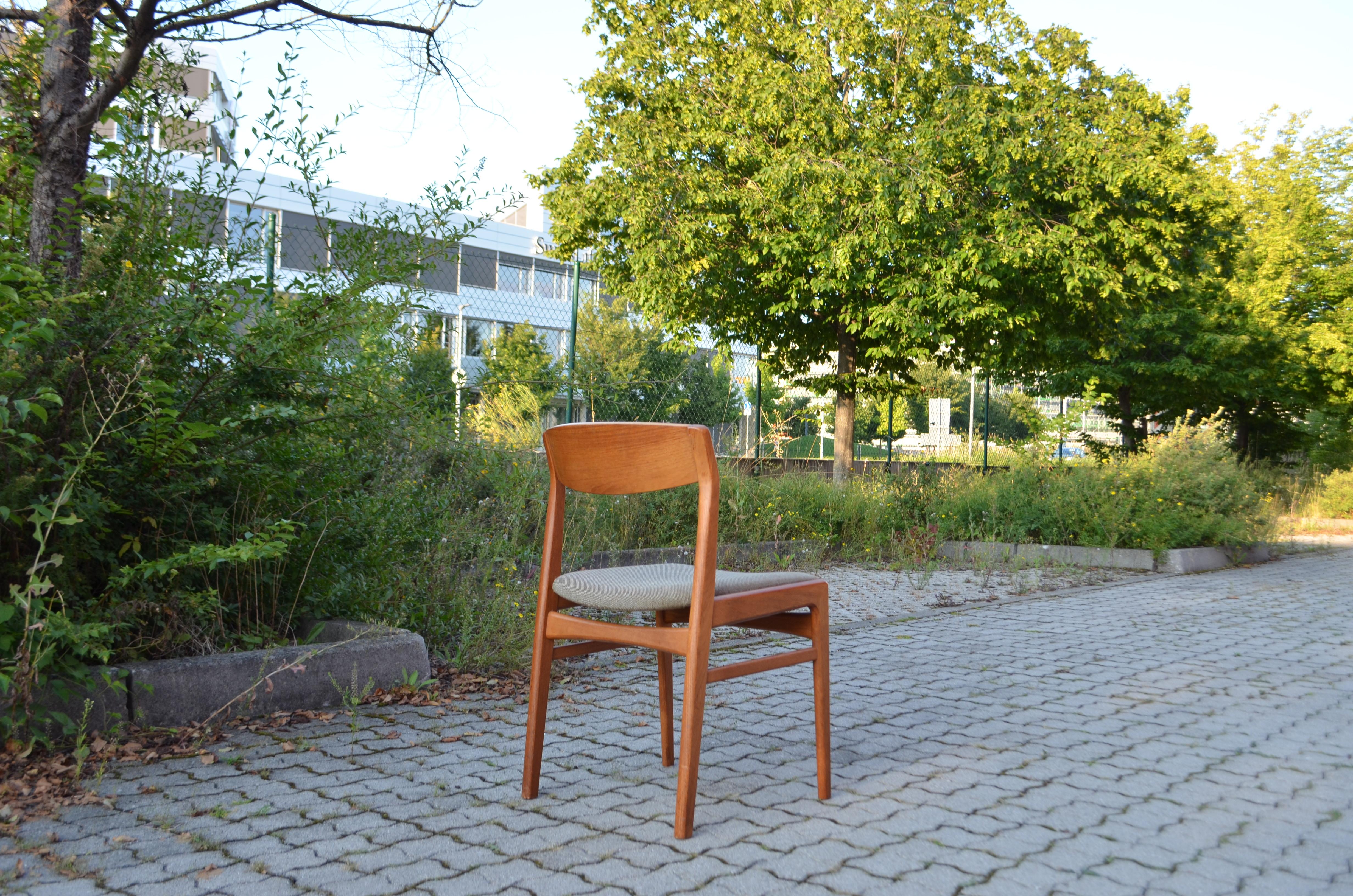 Fabric Erik Kirkegaard for Hong Stole Stolefabrik Danish Teak Dining Chair Set of 4 For Sale