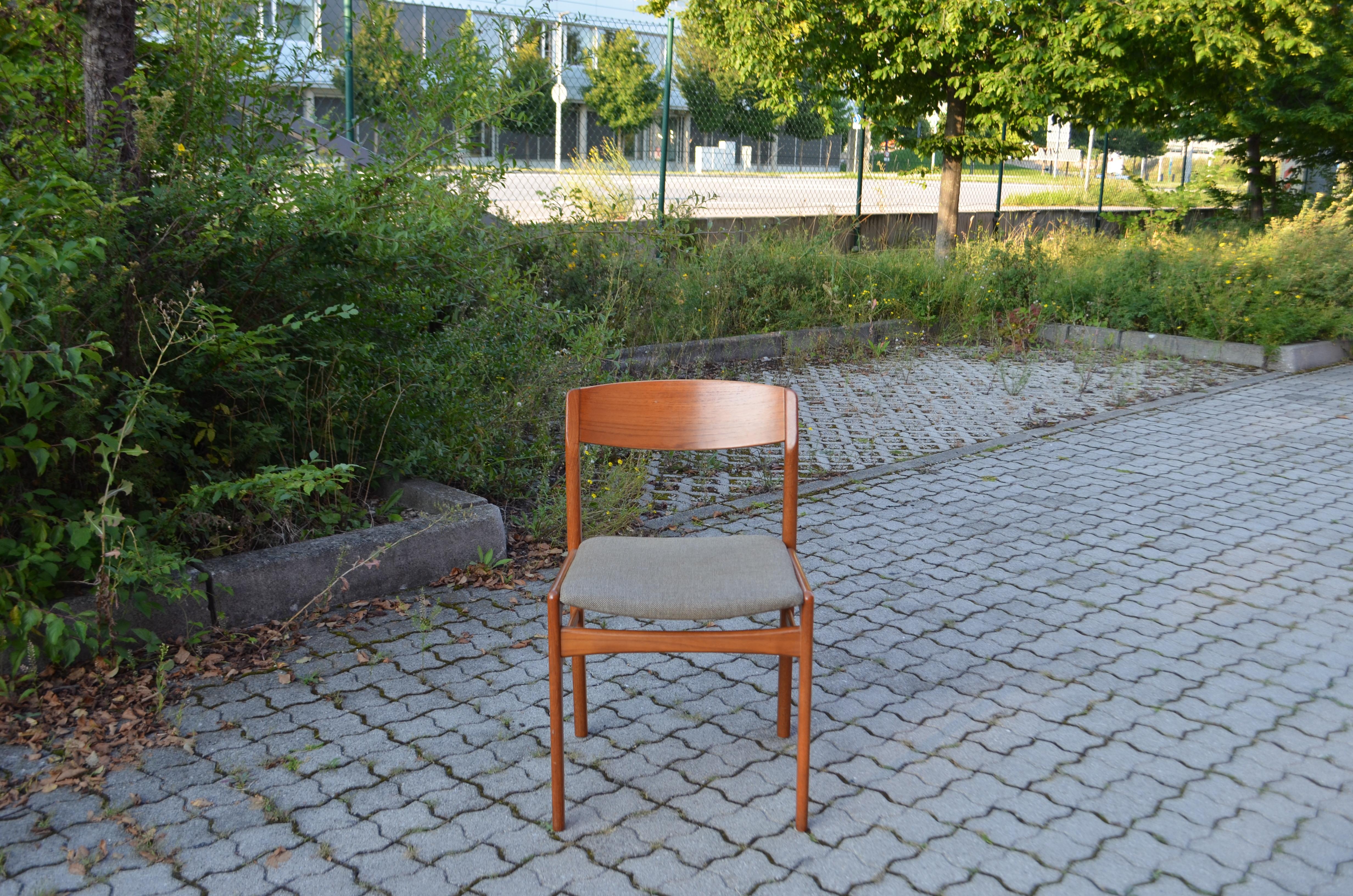 Erik Kirkegaard for Hong Stole Stolefabrik Danish Teak Dining Chair Set of 4 For Sale 1