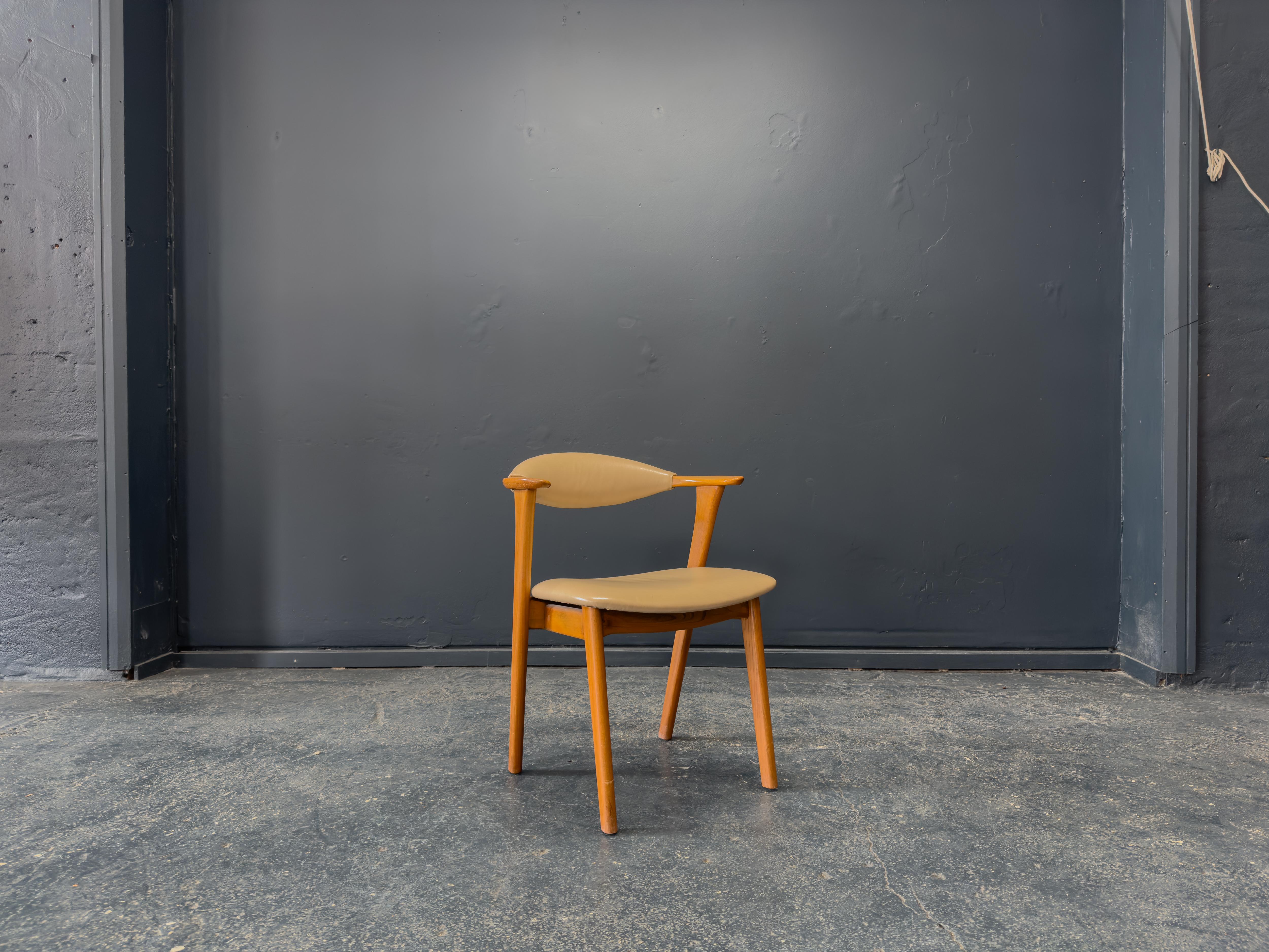 This is the Model 48 Armchair designed by Erik Kirkegaard—a Danish modern classic celebrated for its ergonomic design and sculptural form. Crafted in the 1950s, the chair exemplifies the best of mid-century craftsmanship and design sensibility.

The