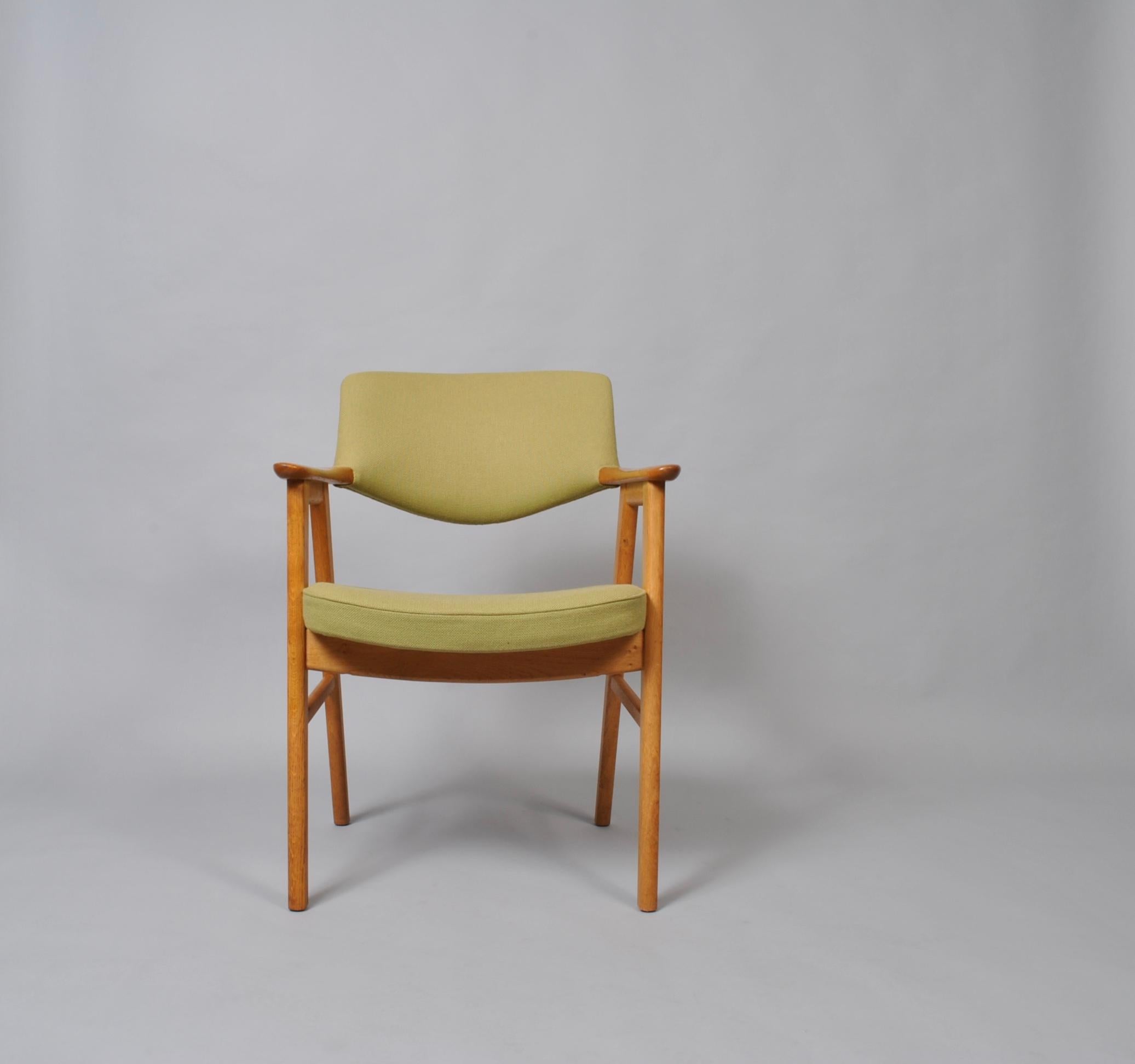 The most comfortable midcentury Scandinavian desk chair designed by Erik Kirkegaard for Hong-Stole, 1950s, Denmark. European quarter sawn oak frame with pale sage upholstery.
Thoroughly cleaned and polished. 
  