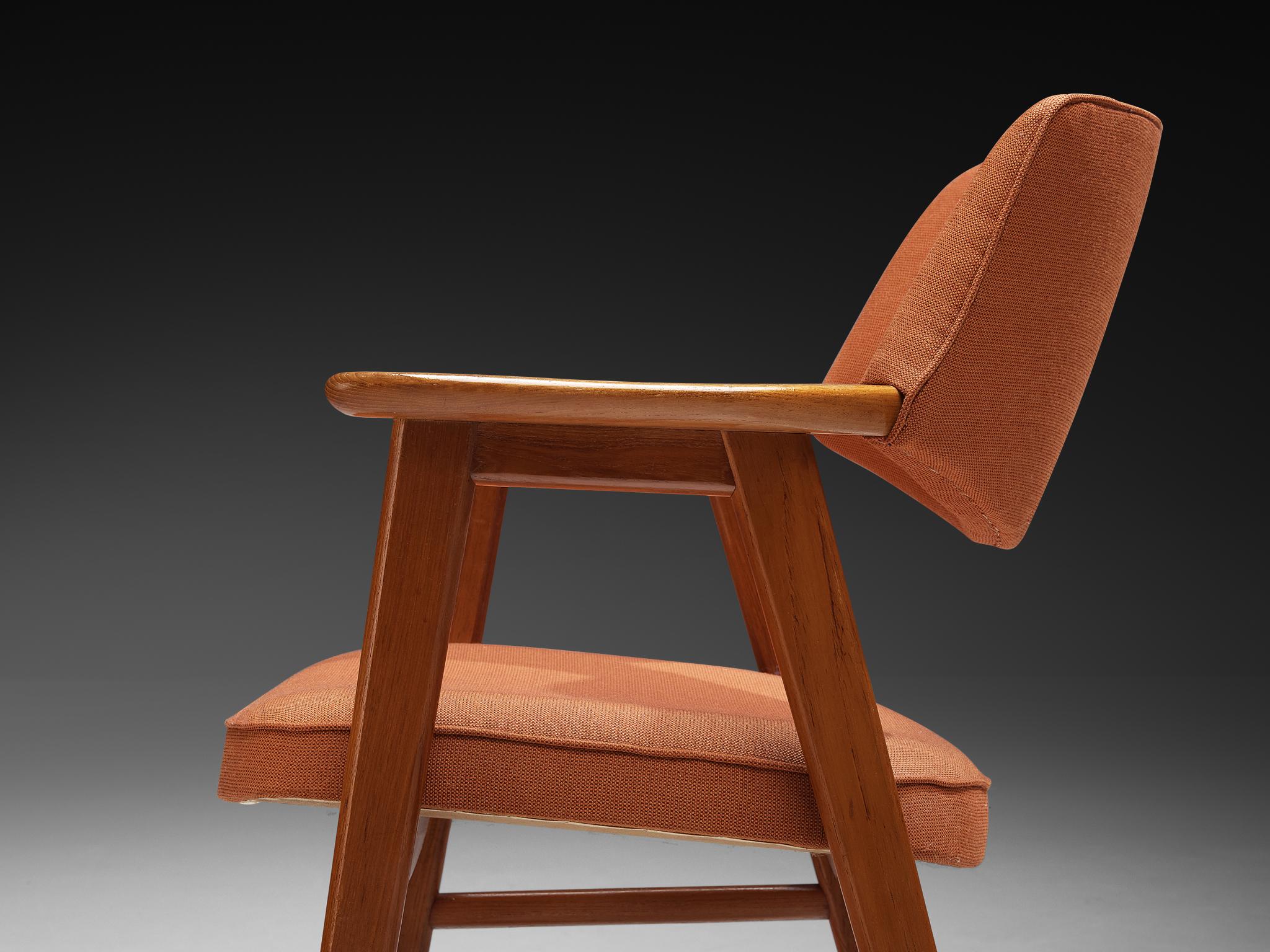 Scandinavo moderno Erik Kirkegaard Coppia di poltrone in teak e tappezzeria arancione in vendita