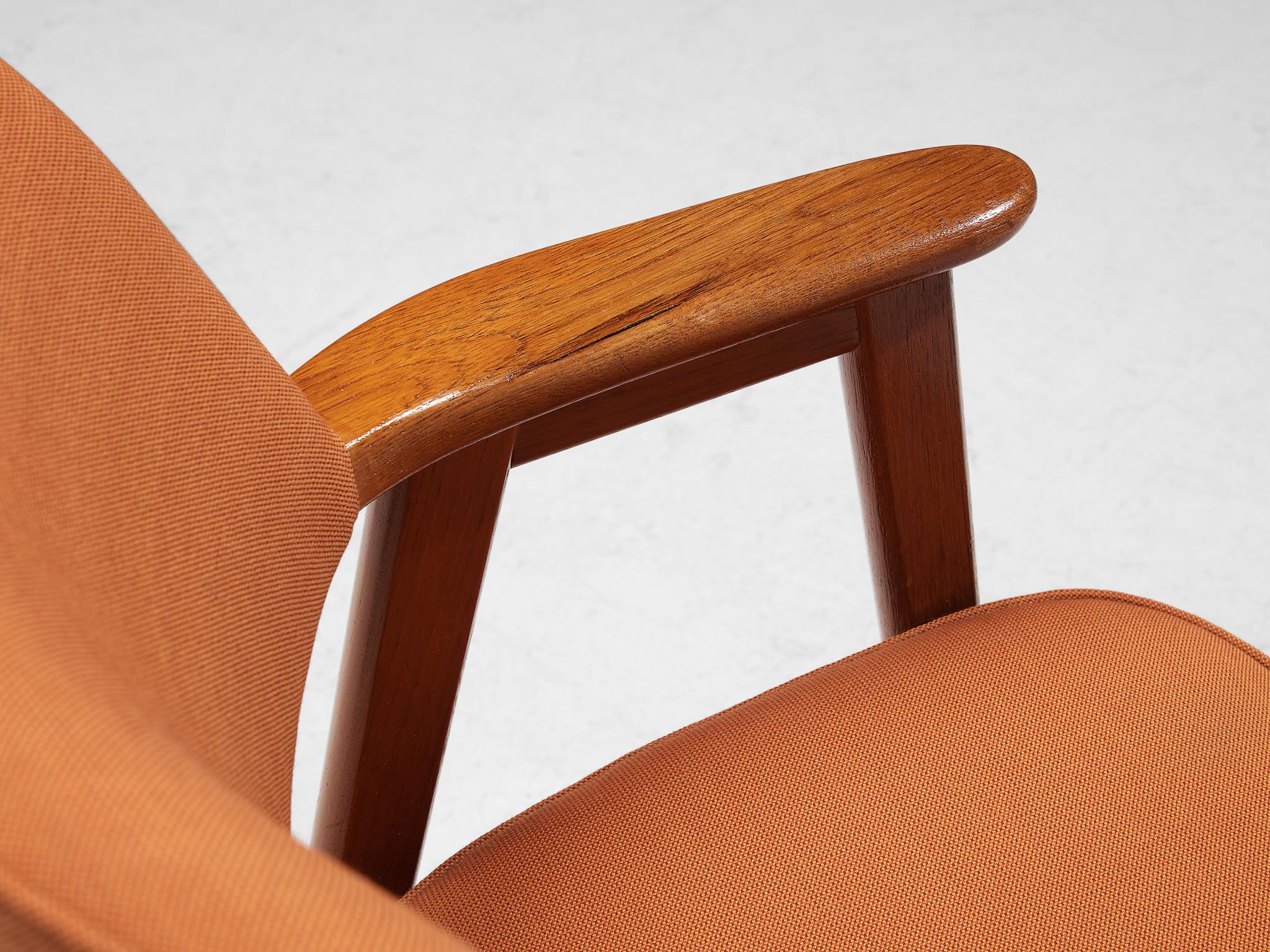 Erik Kirkegaard Coppia di poltrone in teak e tappezzeria arancione In condizioni buone in vendita a Waalwijk, NL