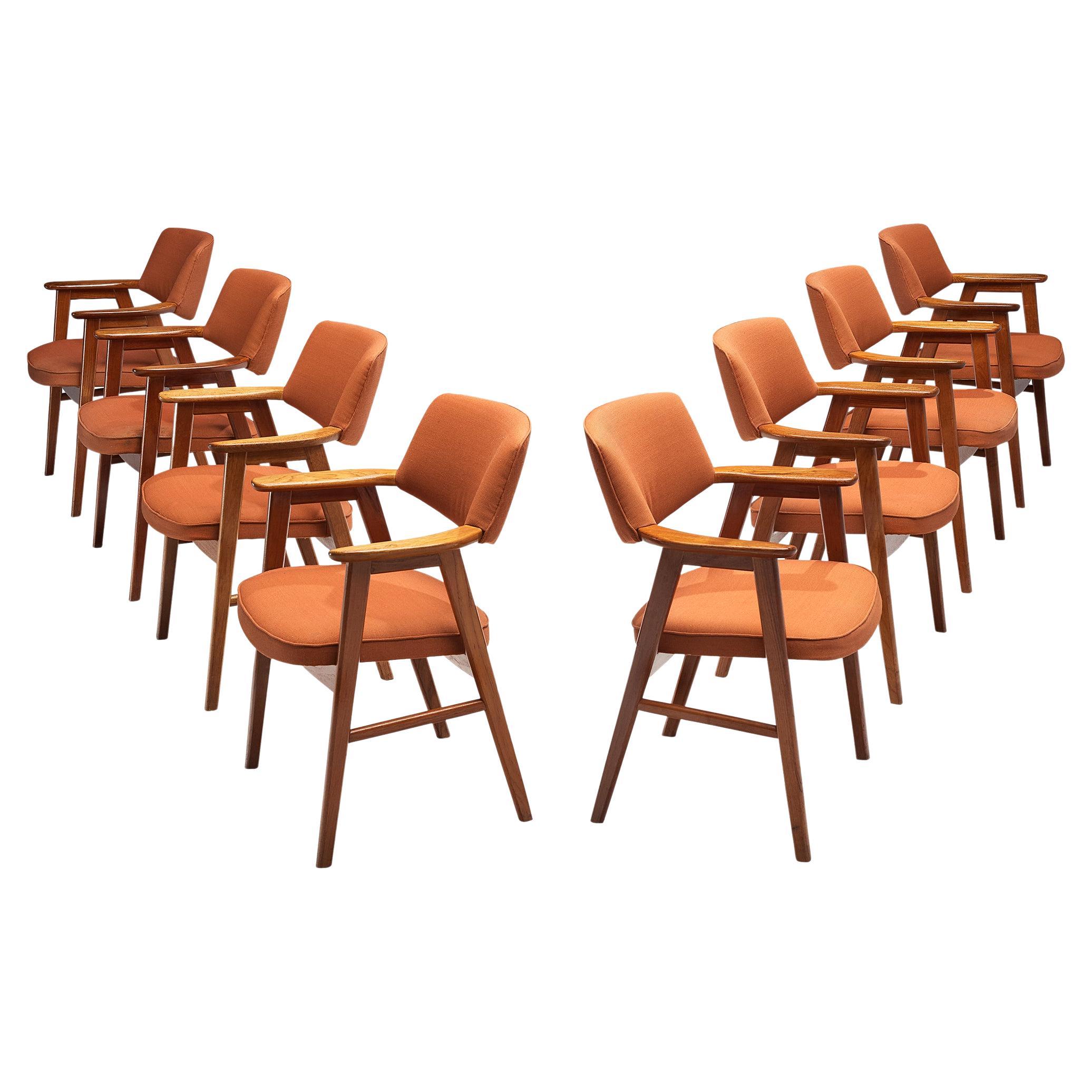 Erik Kirkegaard: Satz von acht Sesseln aus Teakholz und orangefarbener Polsterung im Angebot