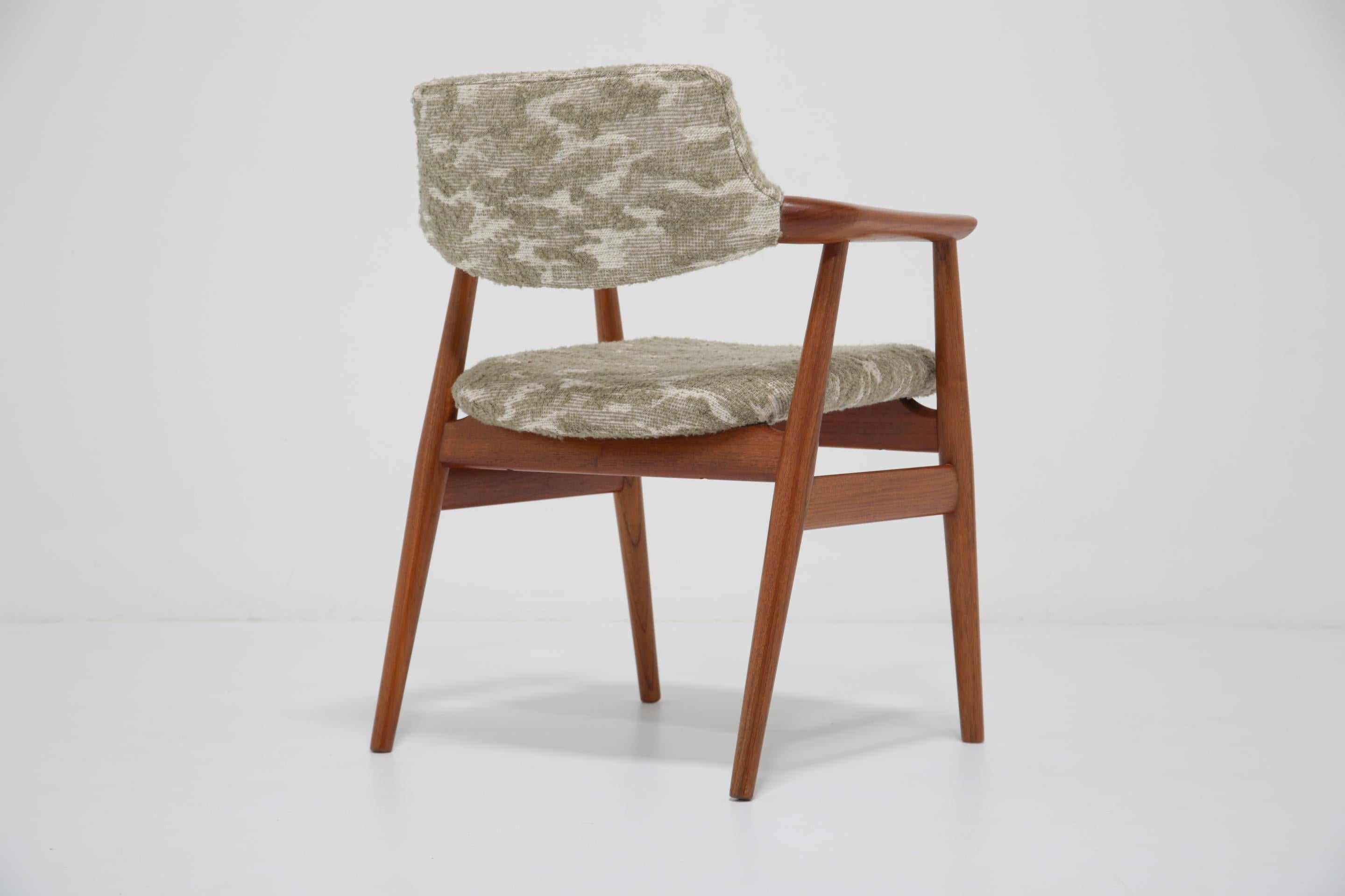 Poltrona in teak Erik Kirkegaard di Glostrup Danimarca, stile moderno Boucle Fabrice. in vendita 3