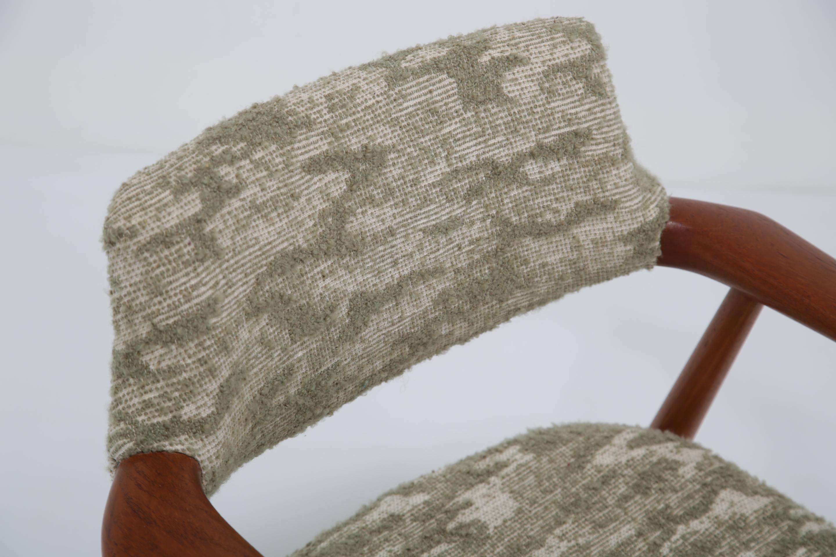 Danese Poltrona in teak Erik Kirkegaard di Glostrup Danimarca, stile moderno Boucle Fabrice. in vendita