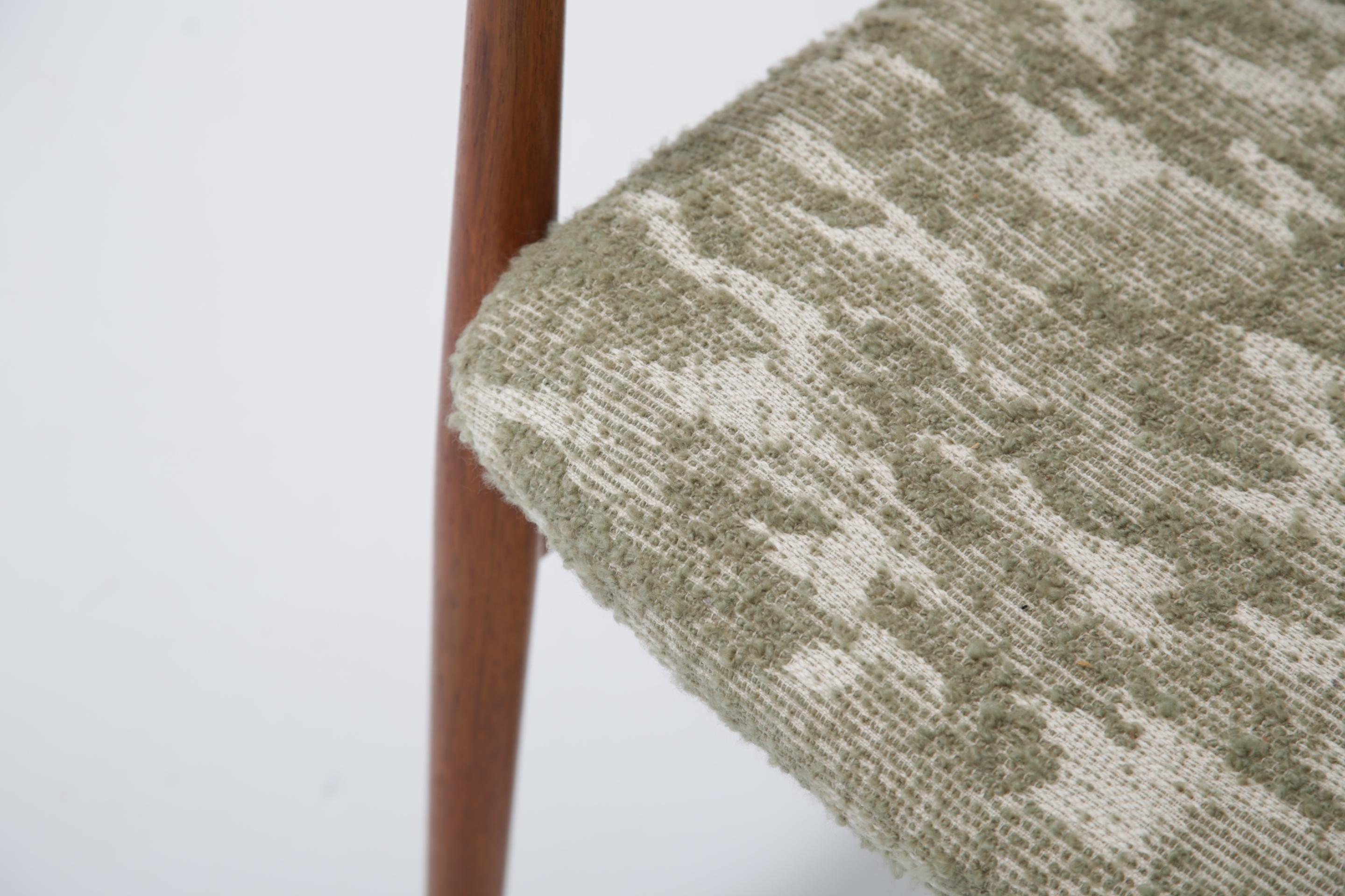 Lucidato Poltrona in teak Erik Kirkegaard di Glostrup Danimarca, stile moderno Boucle Fabrice. in vendita