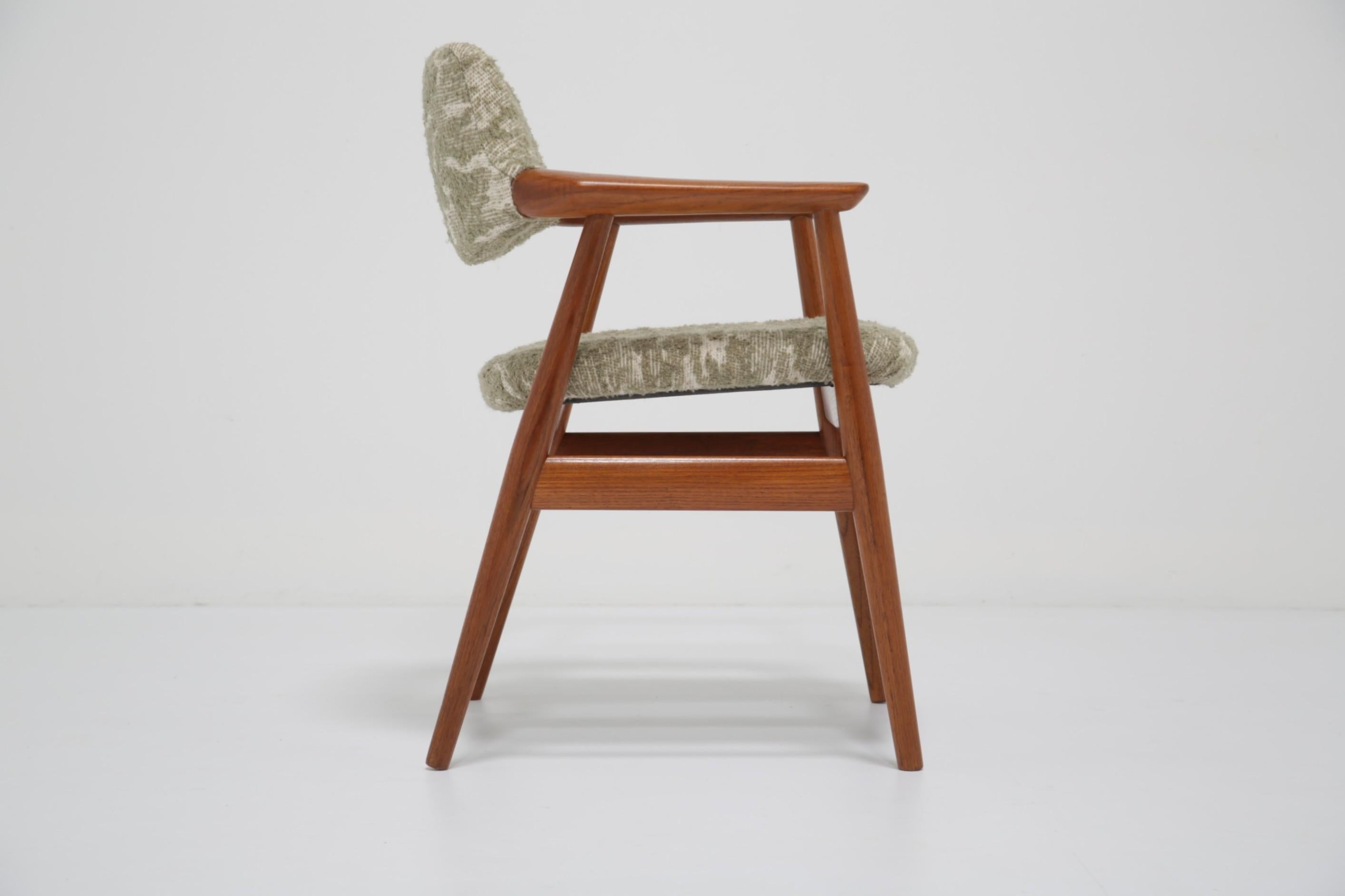 Poltrona in teak Erik Kirkegaard di Glostrup Danimarca, stile moderno Boucle Fabrice. in vendita 1