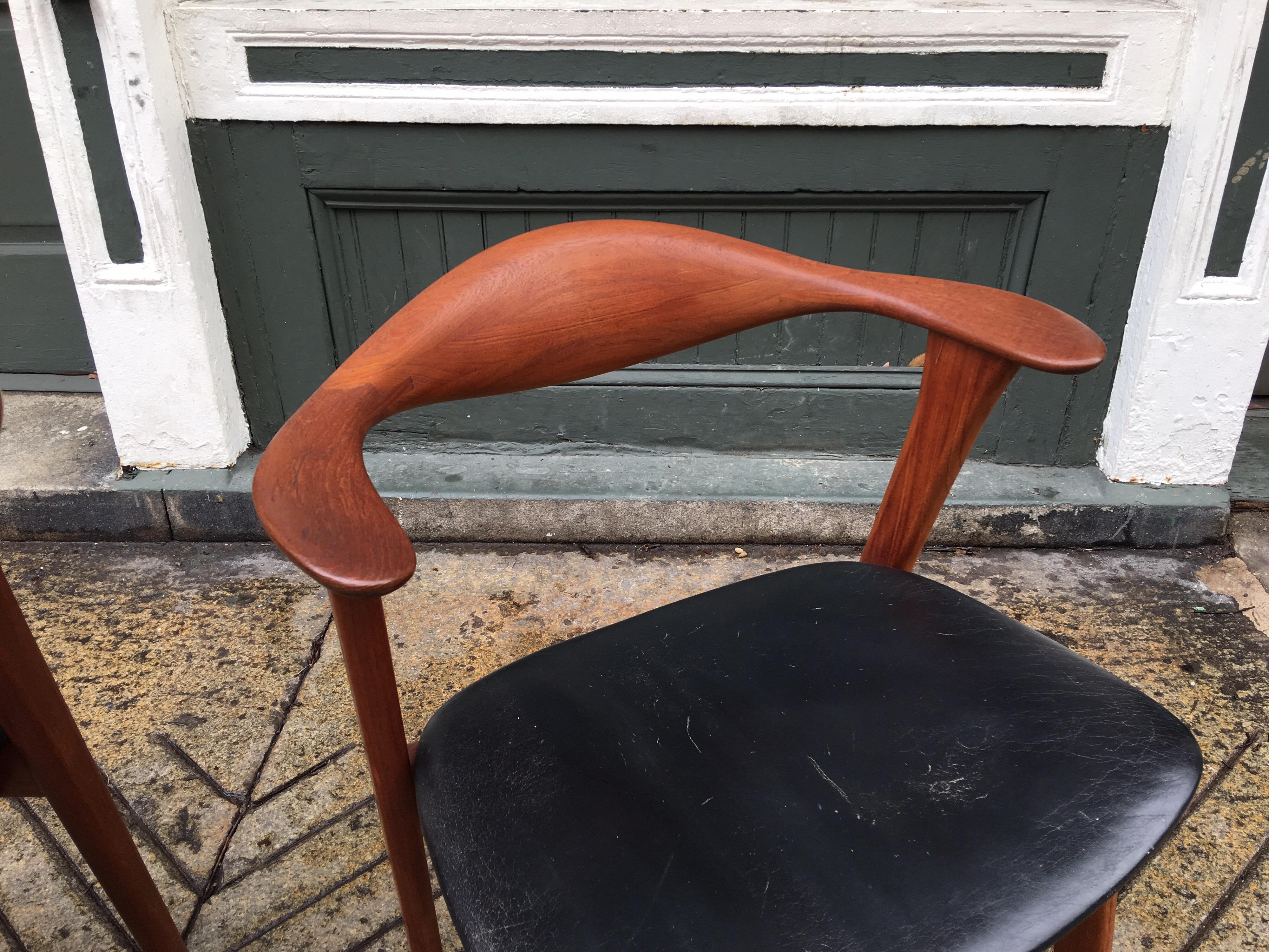Erik Kirkegaard teak chairs for Hong Stolefabrik. Teak frame with leather seats.